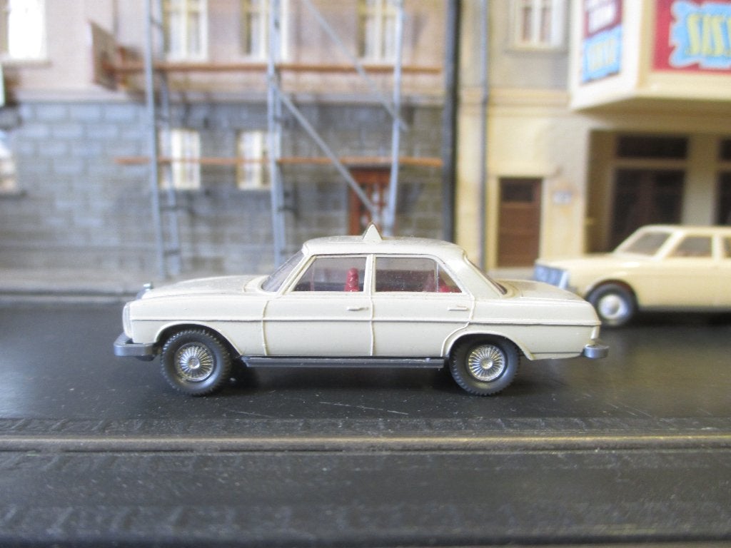 Mercedes Benz W114 / W115 /8 Taxi Wiking Perlweiss !!! inc., Ophalen of Verzenden, Gebruikt, Auto, Wiking