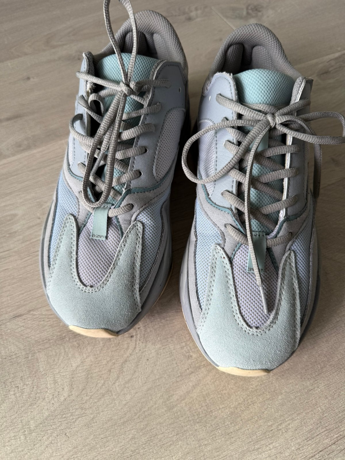 Adidas Yeezy Boost 700 Inertia sneakers maat 44/45, Ophalen of Verzenden, Zo goed als nieuw, Overige typen, Adidas