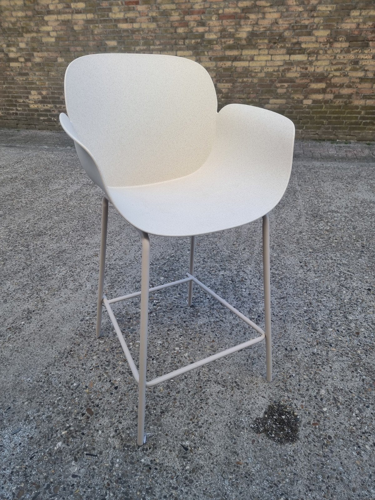 Nieuwe Barstoel - Stijlvol en Comfortabel met voetensteun, Ophalen, Met voetsteun, 60 tot 90 cm, Nieuw
