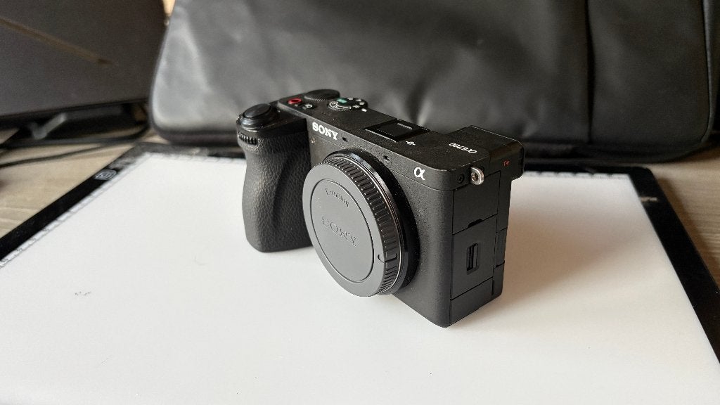 Foto 3 van Sony A6700 + Tamron 17-70mm F/2.8 met accessoires