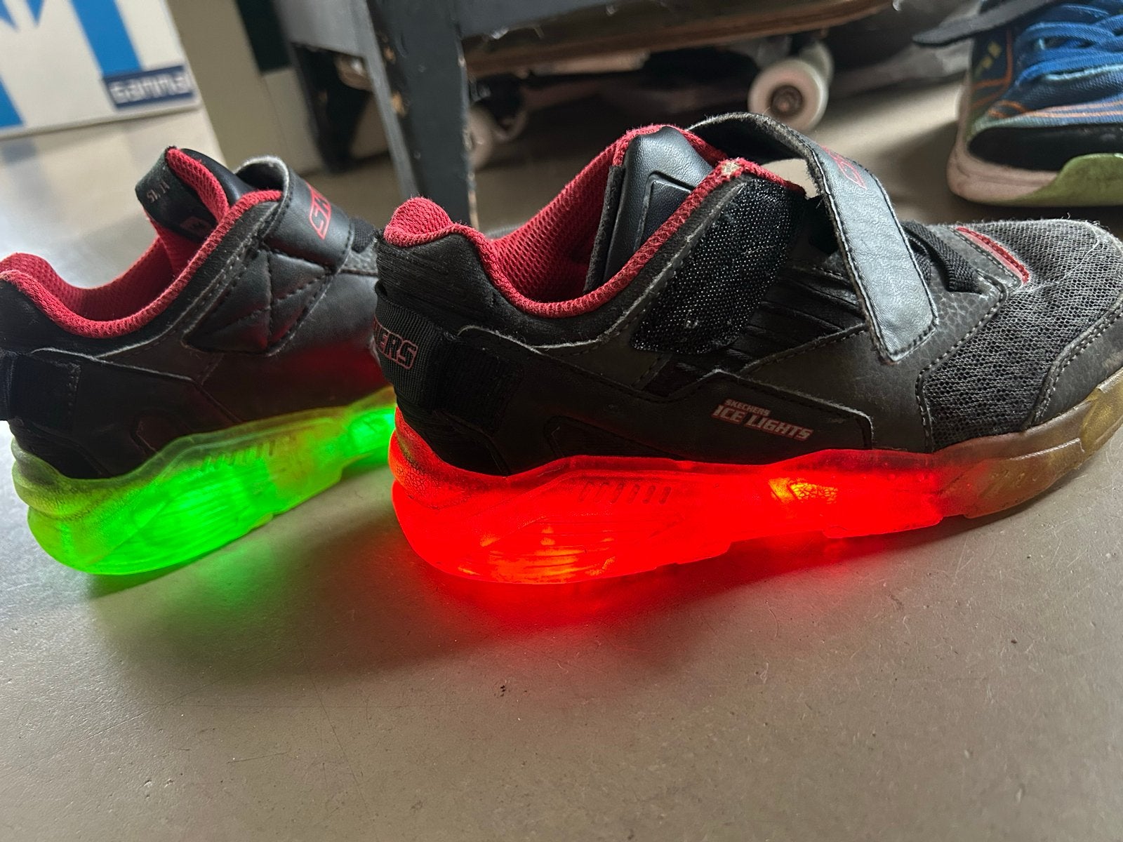 Skechers oplaadbare lichtgevende sneakers maat 31 32, Verzenden, Gebruikt, Jongen of Meisje, Sportschoenen