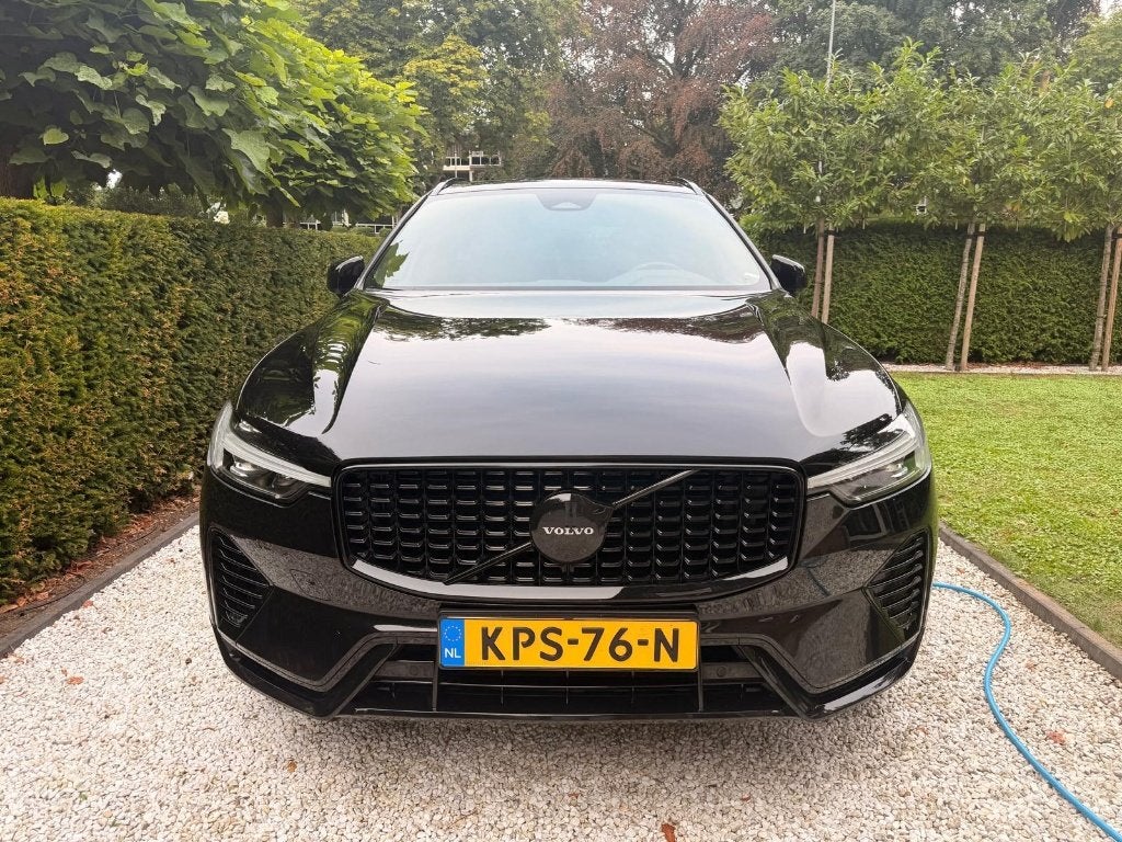 Volvo XC60 T6 Plug-in Hybrid 350pk Aut AWD 2024 Zwart, Auto's, Volvo, Dealer onderhouden, Zwart, 4 cilinders, 1969 cc