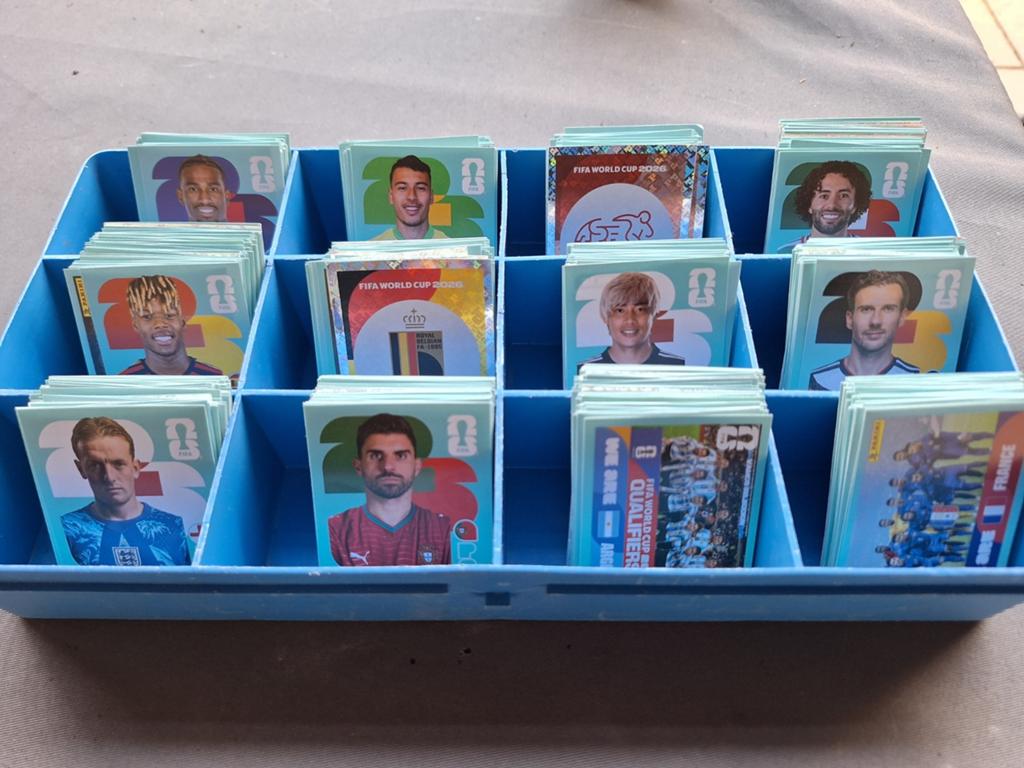 WK 2026 Panini 0,30 euro per stuk, Verzamelen, Verzenden, Zo goed als nieuw, Overige sporten, Poster, Plaatje of Sticker