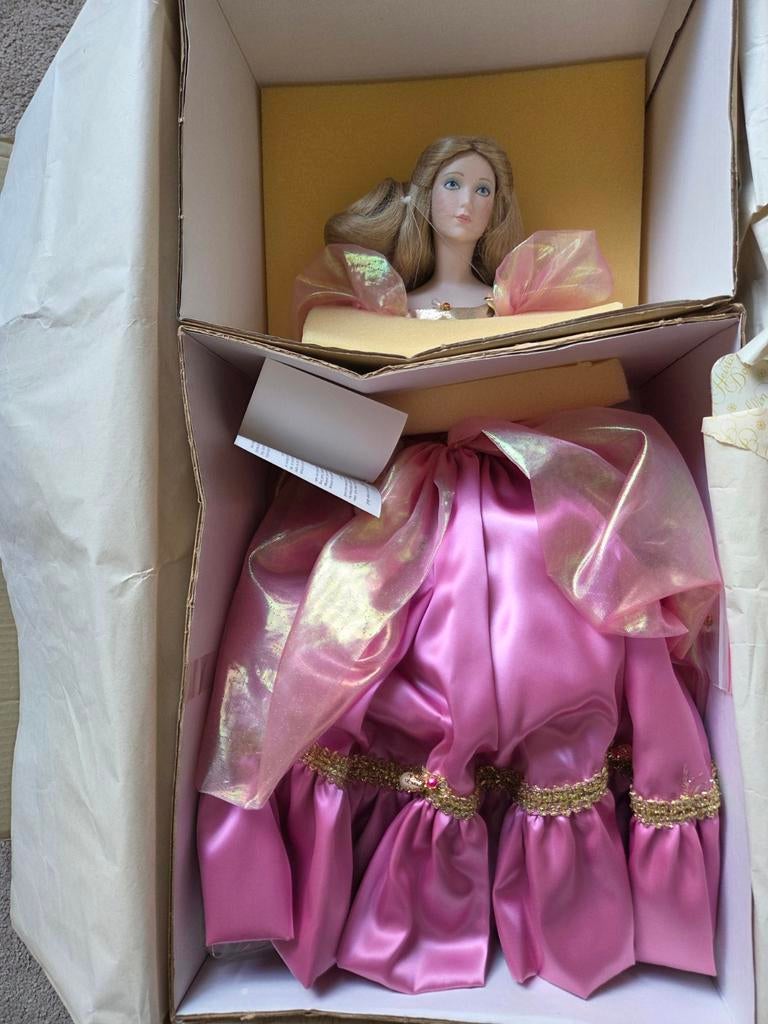 Franklin Heirloom Doll Assepoester - Nieuw in doos, Verzamelen, Poppen, Ophalen of Verzenden, Nieuw, Pop