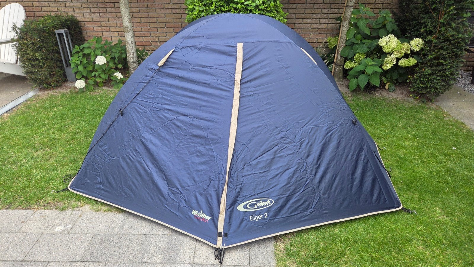 Compacte Gelert Eiger 2-persoons tent - Ideaal voor kamperen, Ophalen of Verzenden, Gebruikt, Tot en met 2