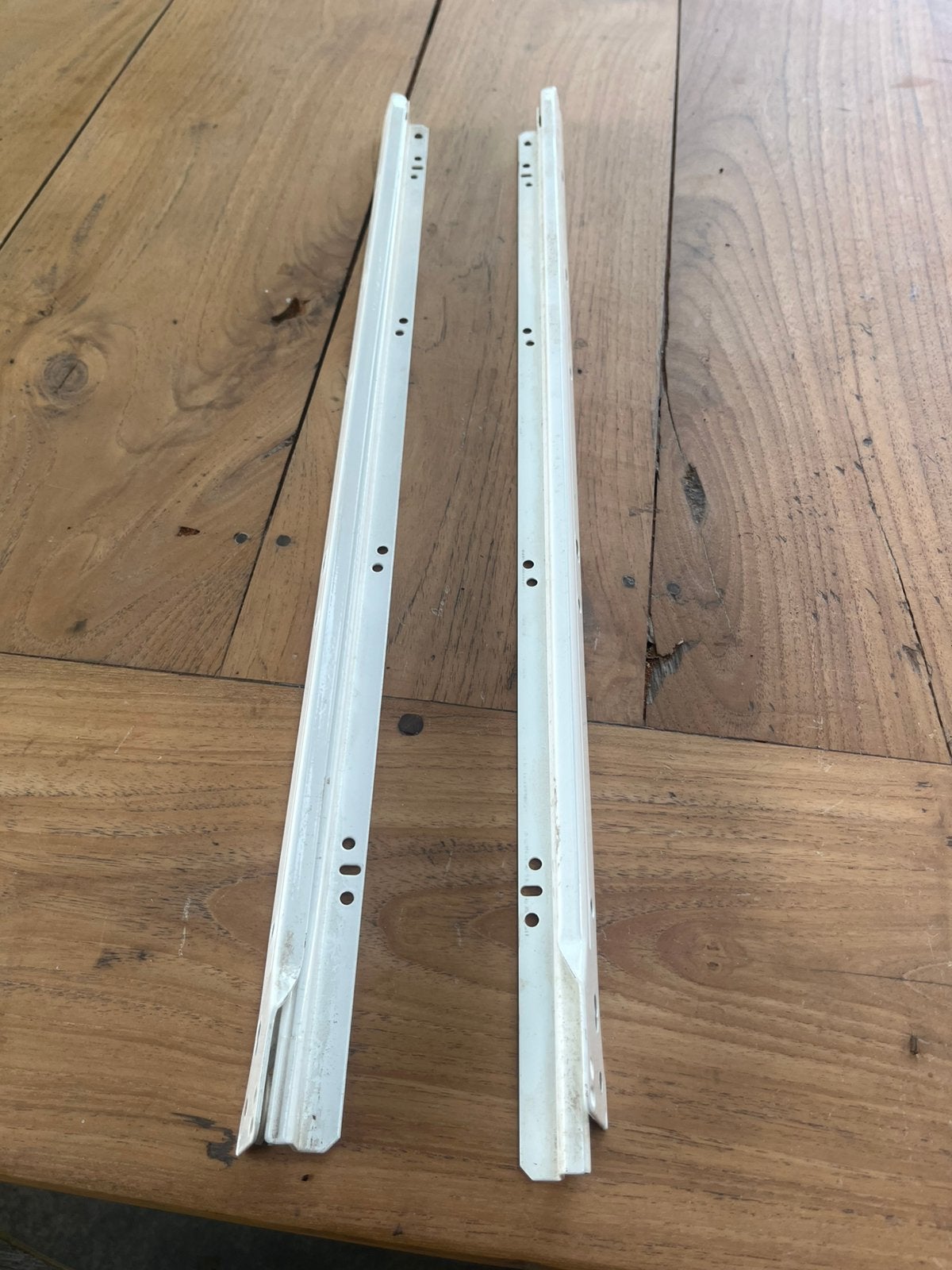 Witte metalen lade railtjes 60 cm lang, Ophalen, Gebruikt