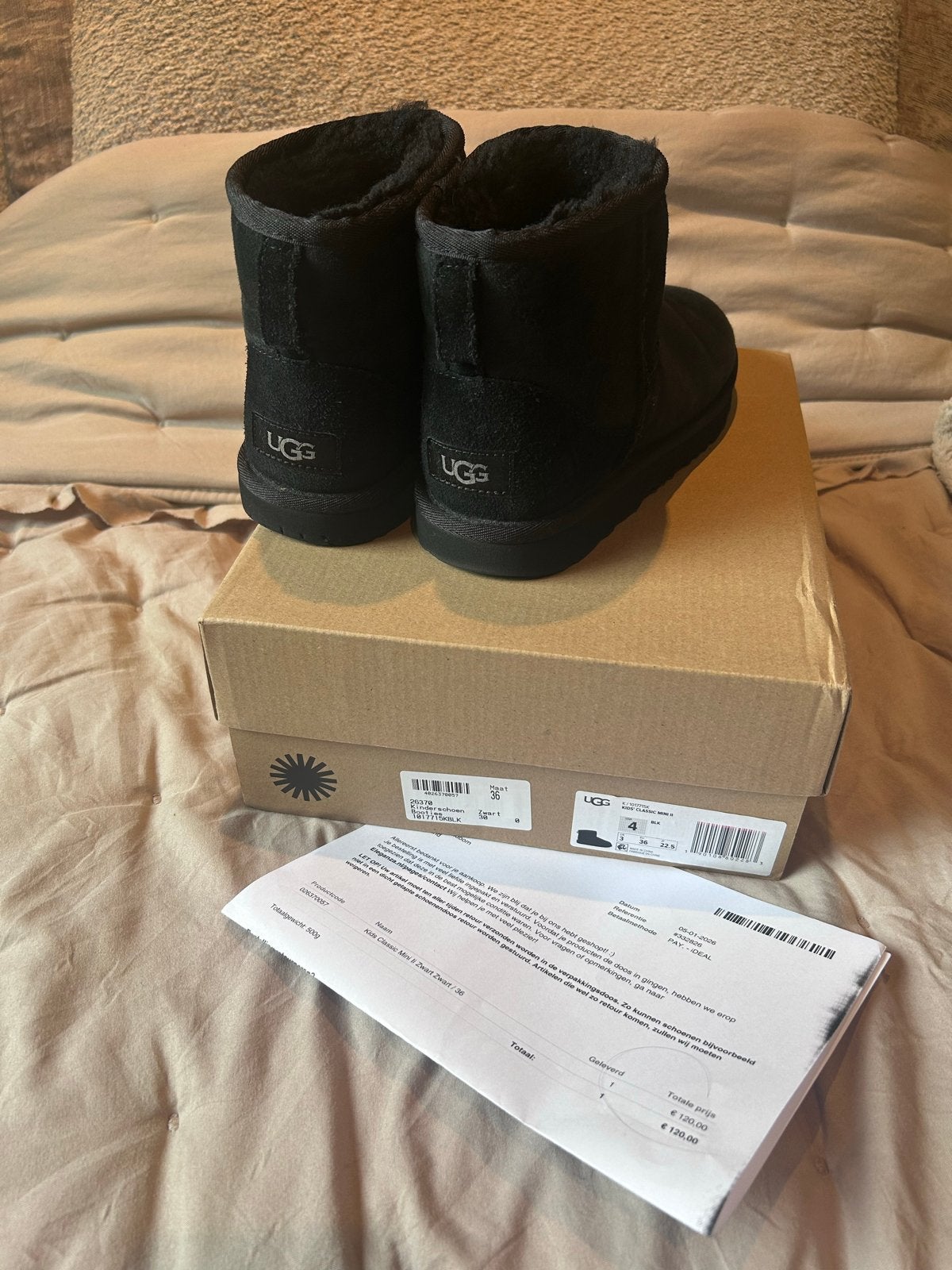 Ugg Classic Mini Kids Zwart - Maat 36, Kleding | Dames, Schoenen, Ophalen of Verzenden, Zo goed als nieuw, Zwart