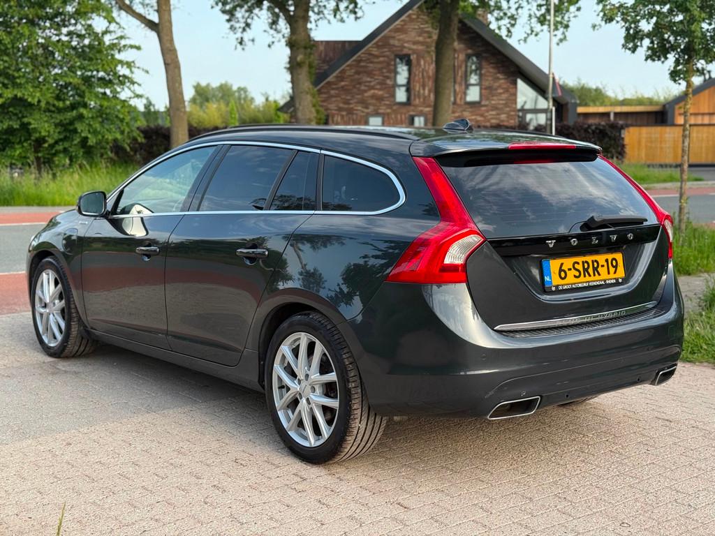Volvo V60 2.4 D6 AWD Plug-In Hybrid Summum Automaat Pano PDC, Auto's, Volvo, Automaat, 11 kWh, Automatische klimaatregeling, Te koop