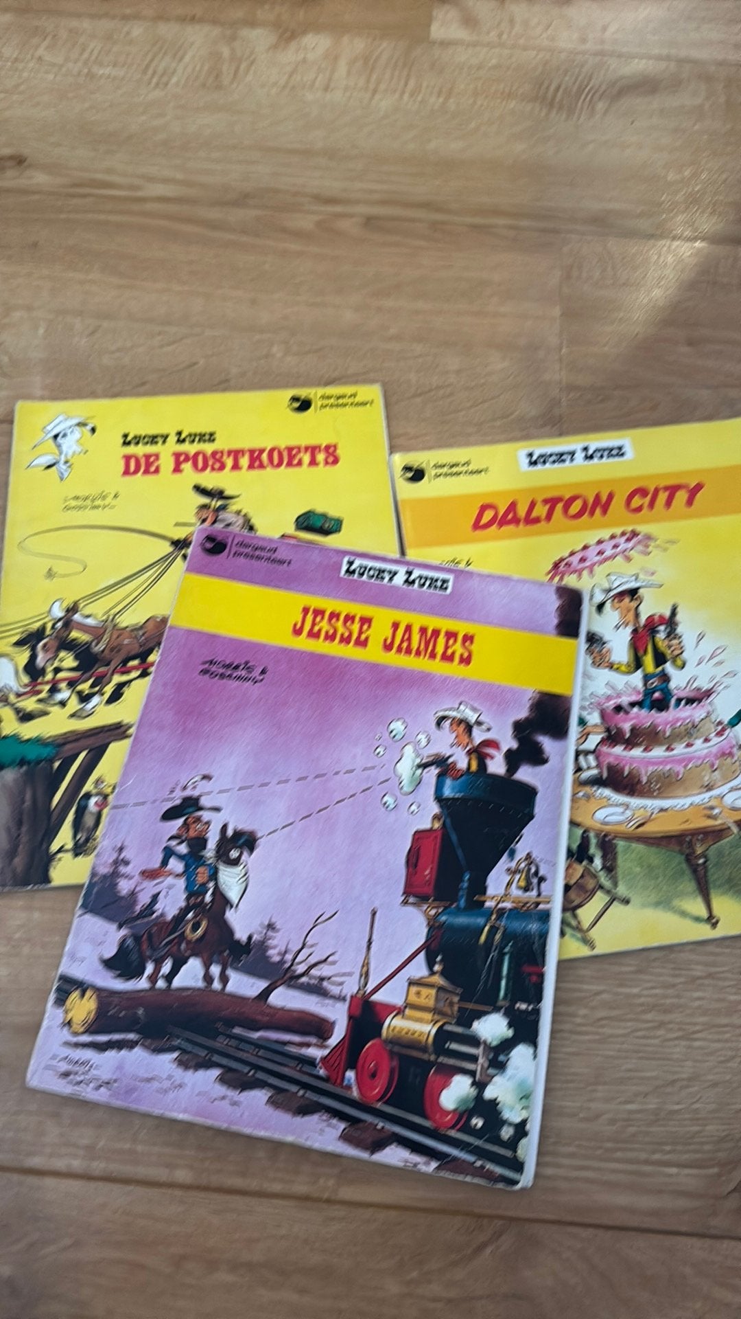 Lucky Luke  3 delen Jesse James, Dalton City & De Postkoets, Meerdere stripboeken, Ophalen of Verzenden, Gelezen