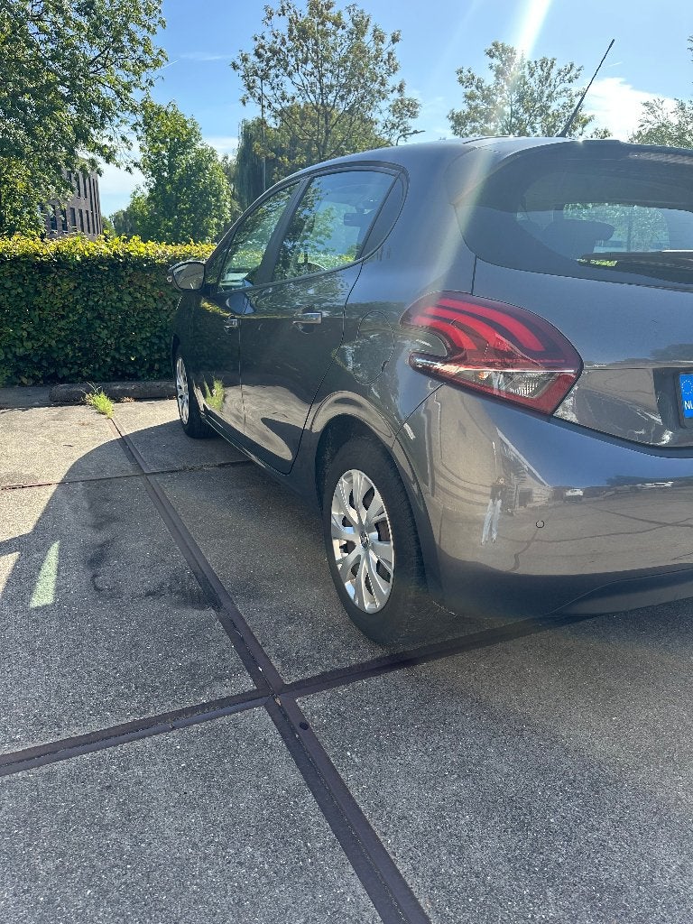 Foto 4 van Peugeot 208 1.2 Puretech 82pk 2019 Grijs