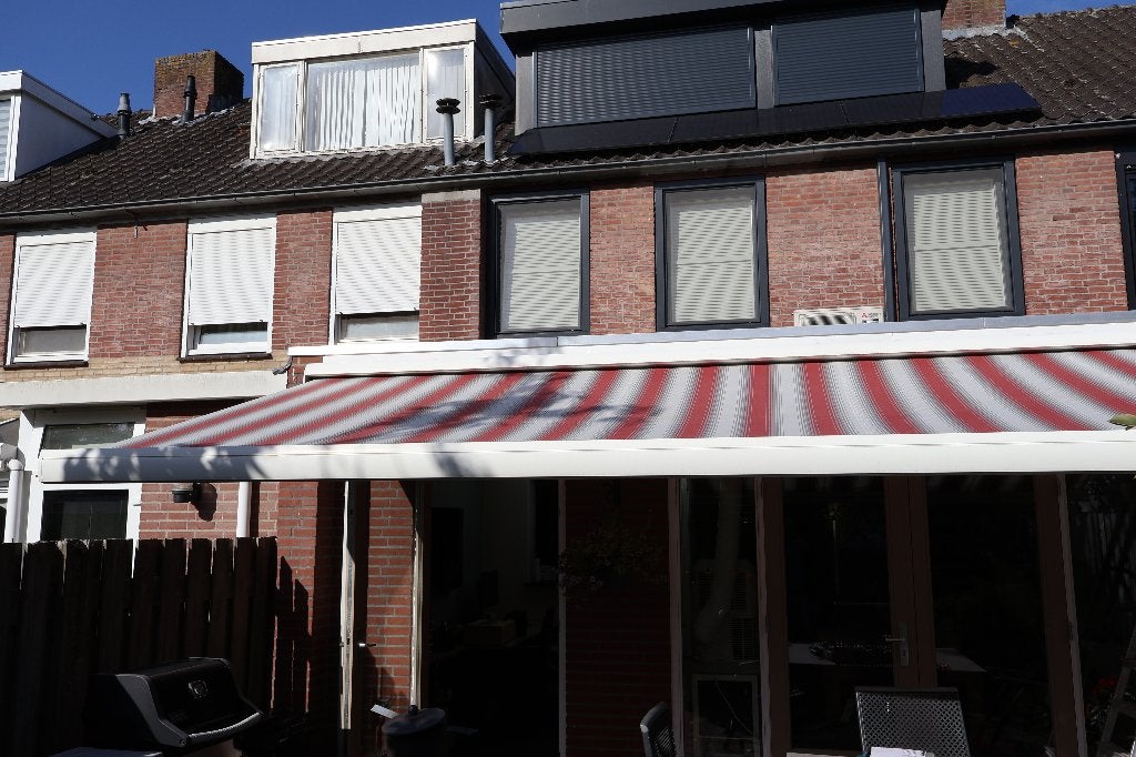Elektrisch Knikarmscherm Rood met Wit, Ophalen, Gebruikt, 450 cm of meer, Elektrisch