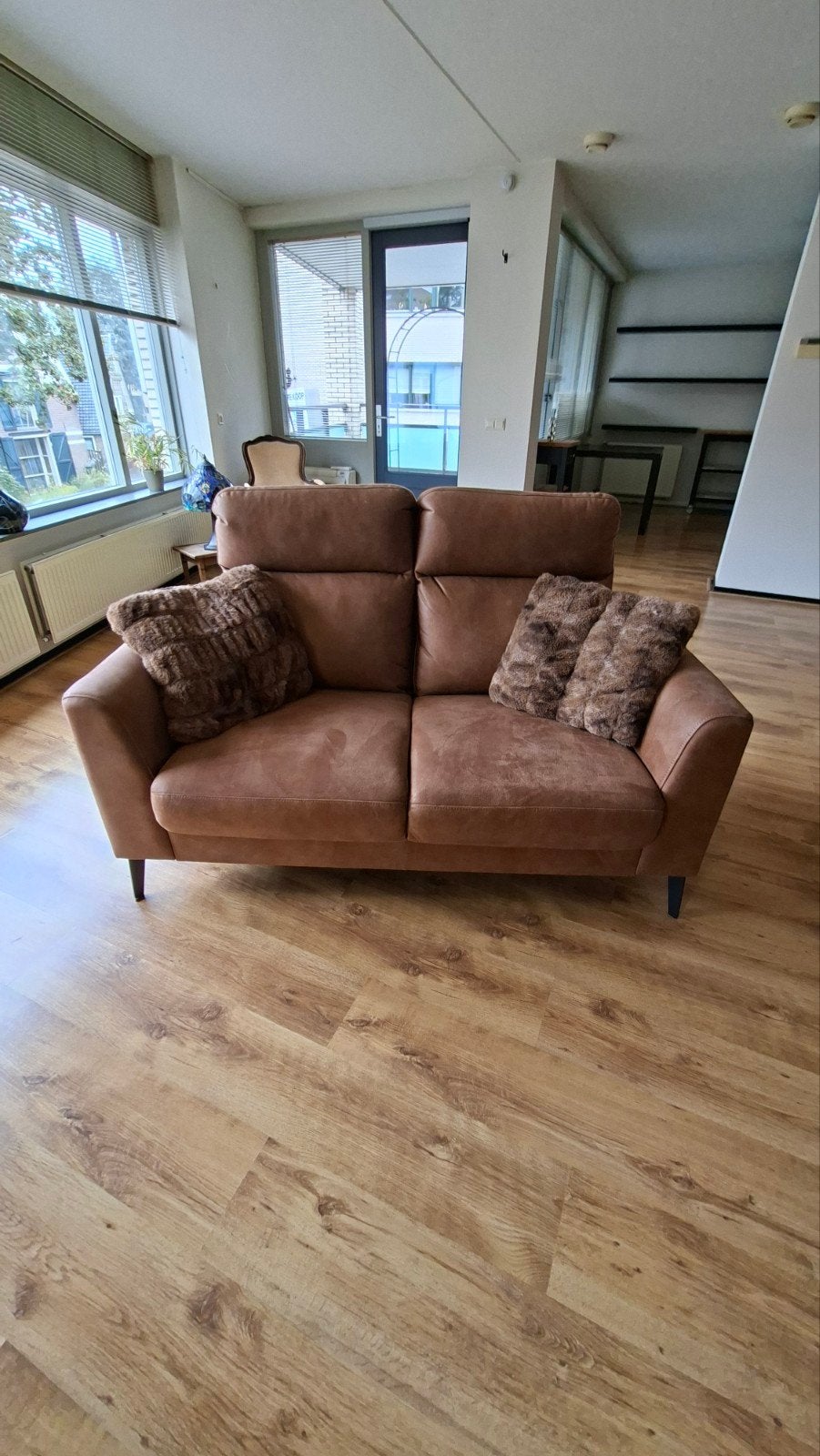 Twee zits bank in bruin micro leer - Kentucky cognac, Ophalen, 150 tot 200 cm, Tweepersoons, Zo goed als nieuw