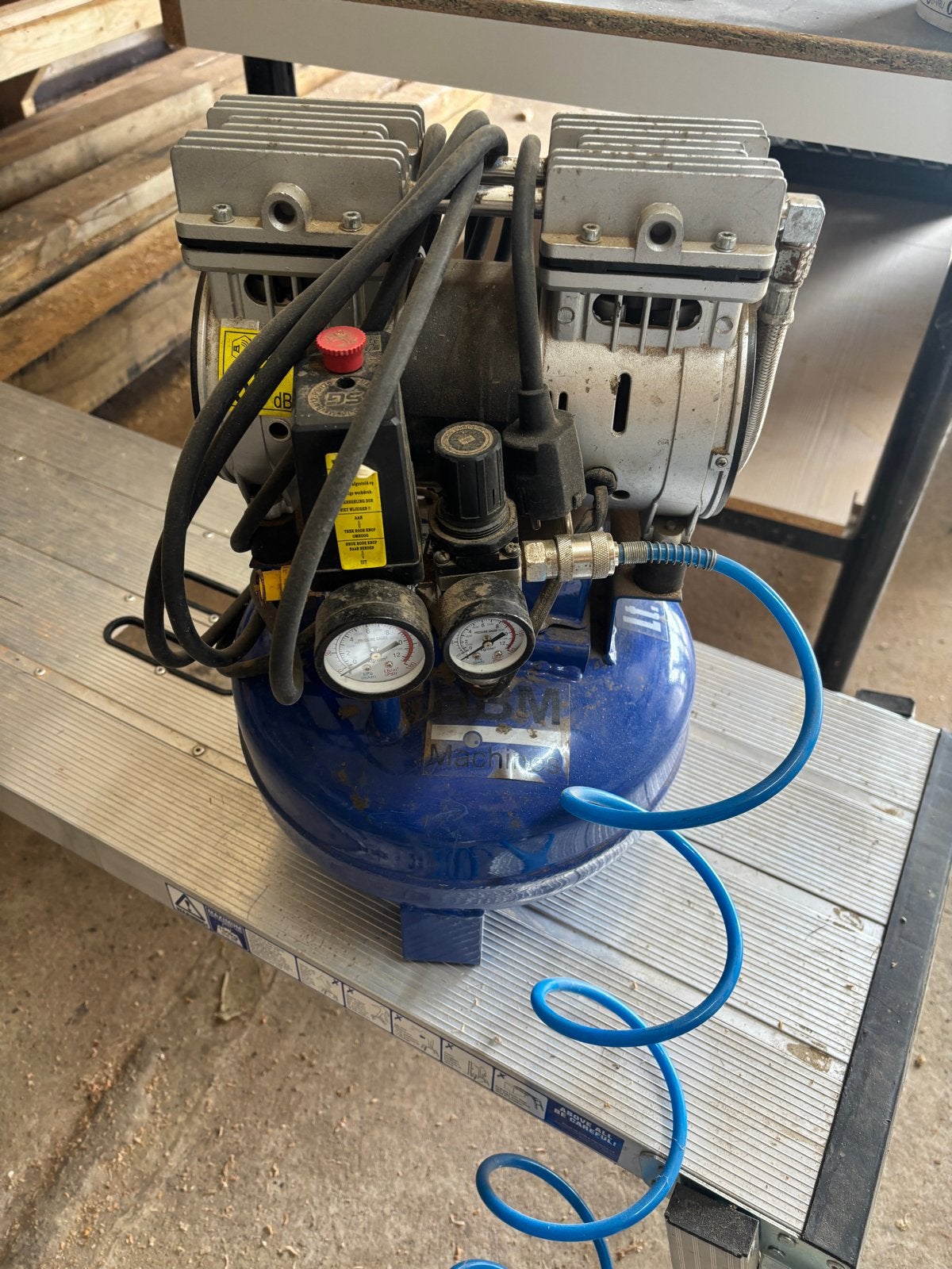 HBM 10L Stille Compressor - 53dB, Ophalen, Gebruikt, 6 tot 10 bar, Minder dan 200 liter/min