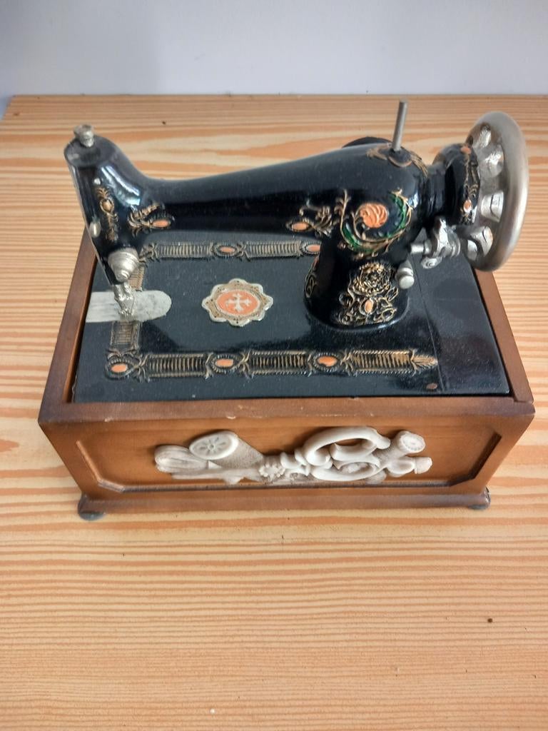 Decoratieve Mini Naaimachine - Vintage Stijl, Antiek en Kunst, Antiek | Naaimachines, Ophalen of Verzenden