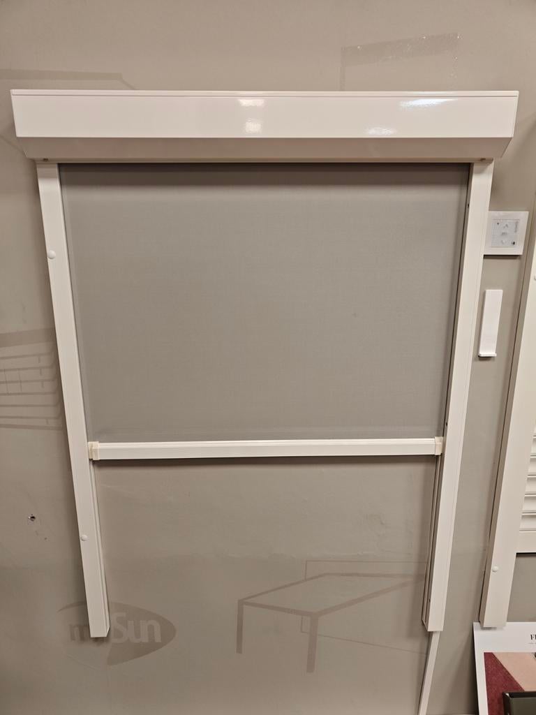 Myzip screen 80x110 cm, grijs, Somfy io motor, Ophalen