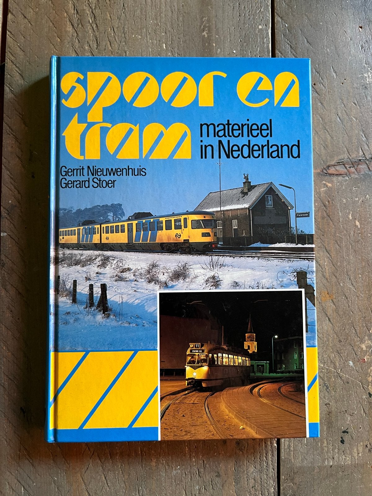 Spoor en Tram Materieel in Nederland - Gerrit Nieuwenhuis, Ophalen of Verzenden, Gelezen, Trein