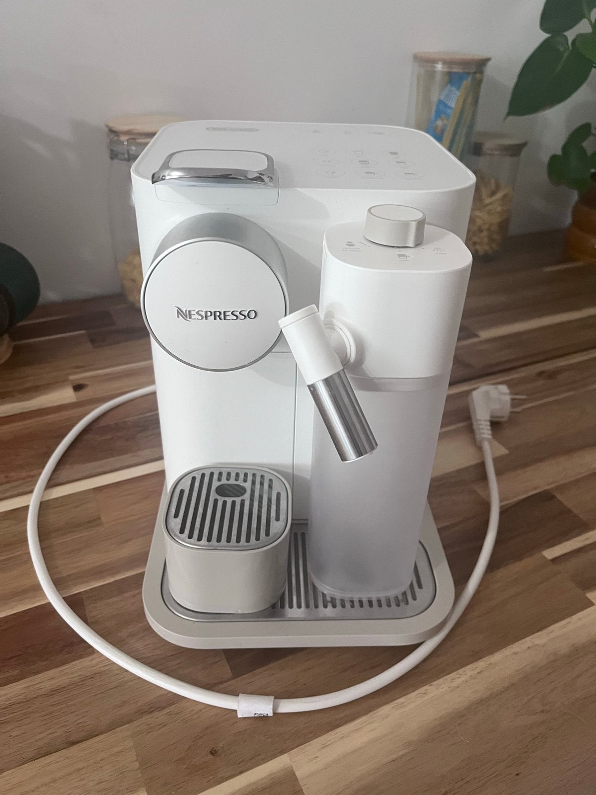 Nespresso De'Longhi Gran Lattissima EN650.B Koffiemachine, Koffiemachine, Ophalen of Verzenden, Zo goed als nieuw, 2 tot 4 kopjes