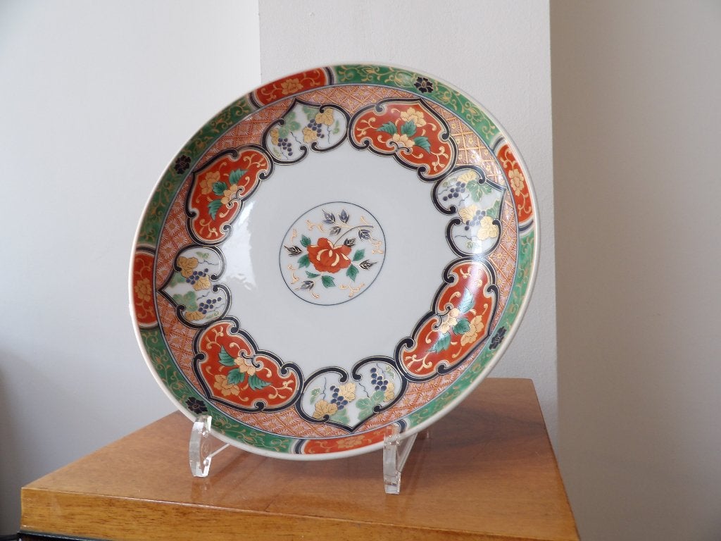 Decoratief Japans bord met bloemen en druivenmotief, Antiek en Kunst, Ophalen of Verzenden