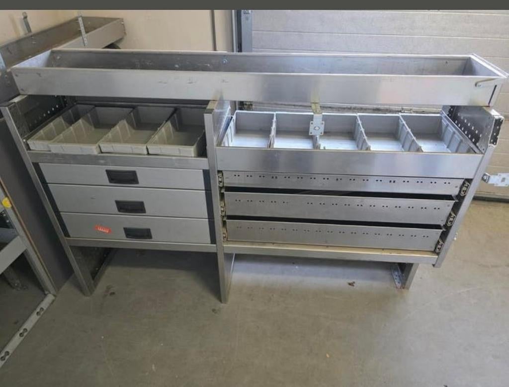 Bedrijfswageninrichting komt uit Ford Transit Custom verleng, Ophalen