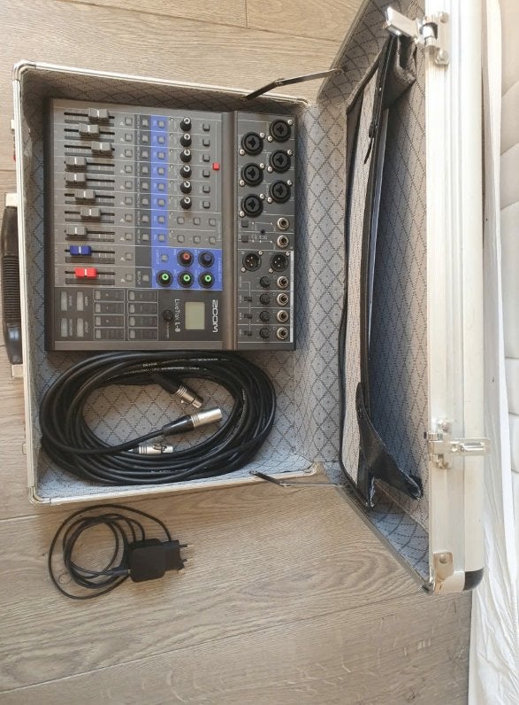 Zoom LiveTrak L-8 – digitale mixer/recorder, Muziek en Instrumenten, Ophalen, Zo goed als nieuw, 5 tot 10 kanalen, Microfooningang