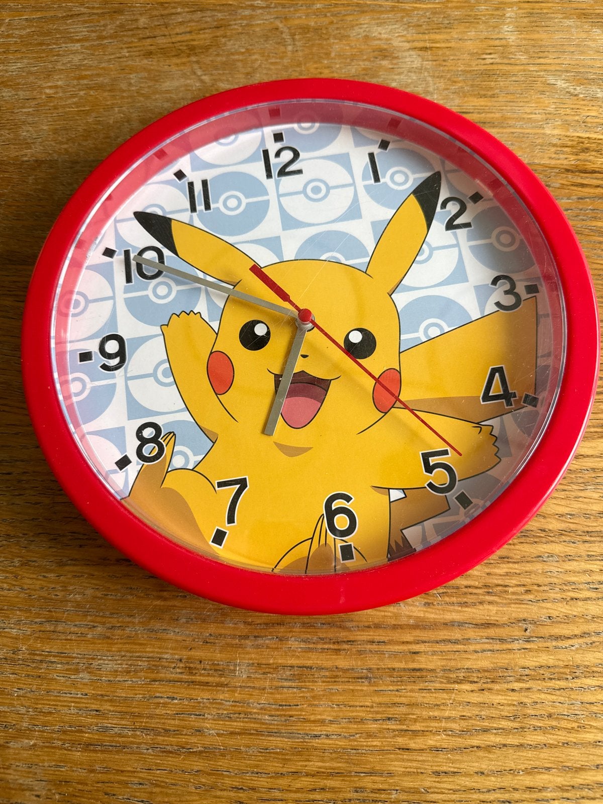 Leuke Pokémon Pikachu Wandklok - Rood, Ophalen of Verzenden, Gebruikt, Ontdekken, Met geluid