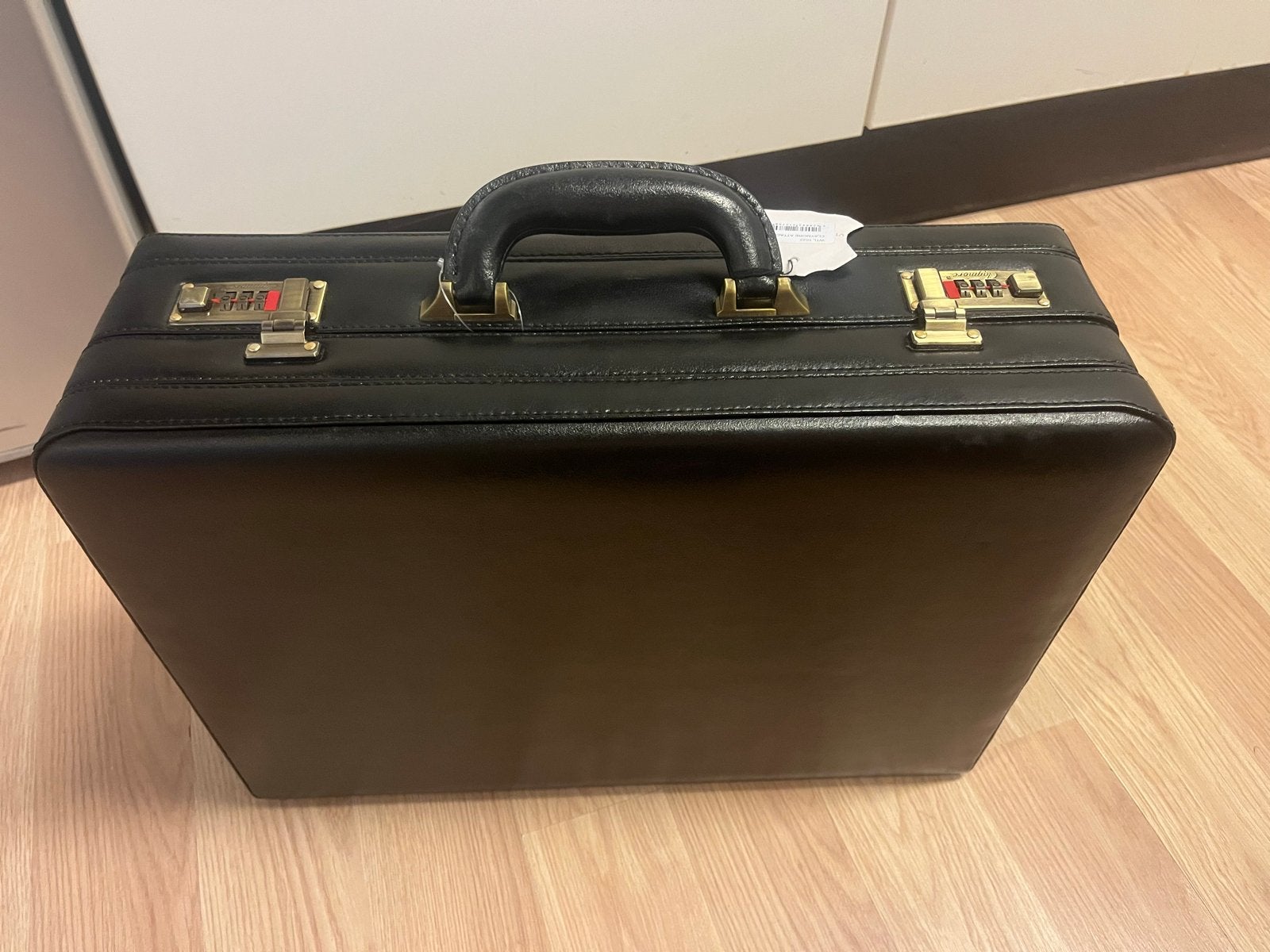 Unieke Lederen Attachékoffer met Uitzetbare Bodem, Ophalen of Verzenden, Minder dan 35 cm, Nieuw, Slot