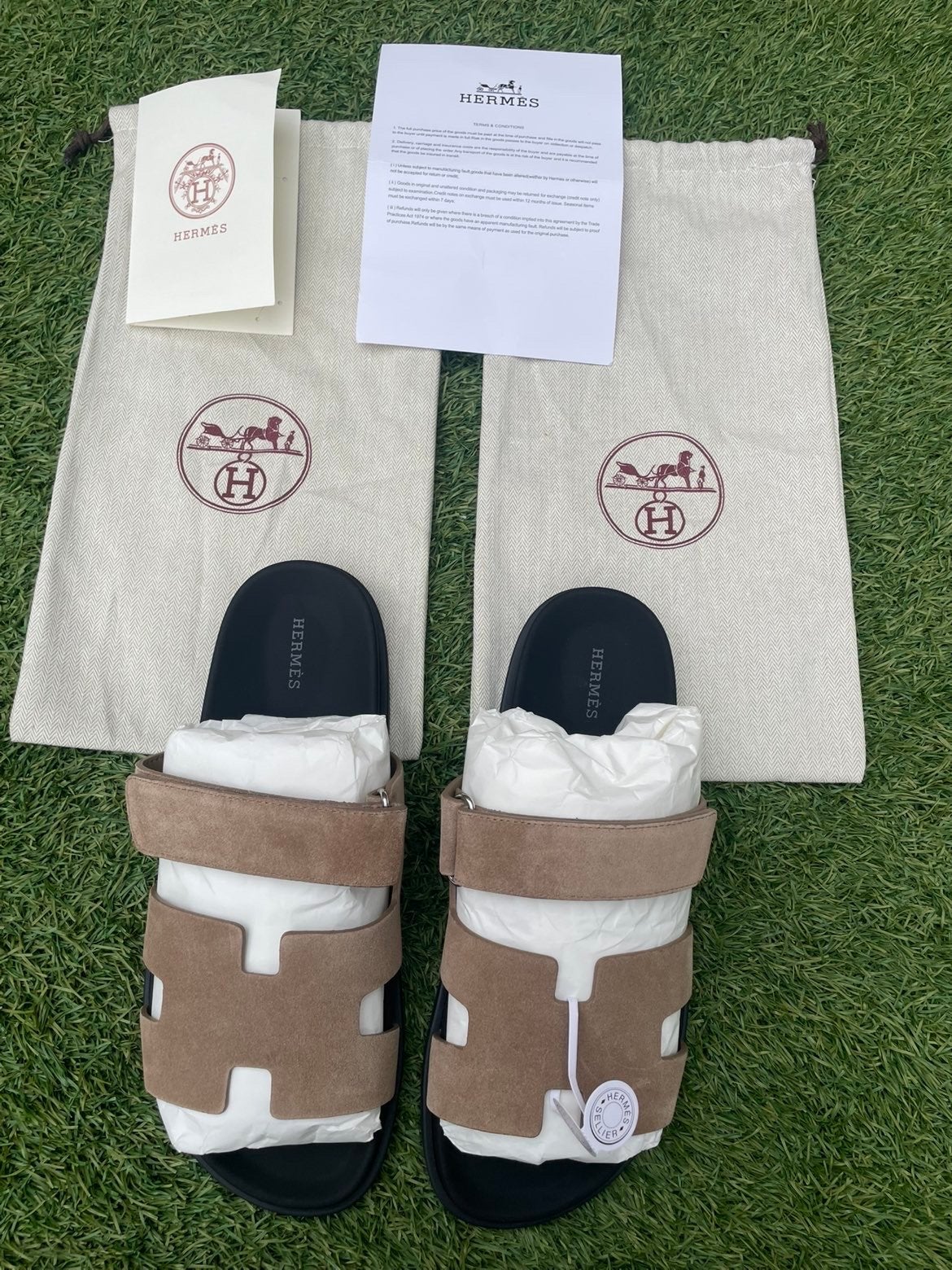 Hermès Chypre Sandalen - Nieuw met dustbags maat 45, Kleding | Dames, Ophalen, Beige, Nieuw, Sandalen of Muiltjes