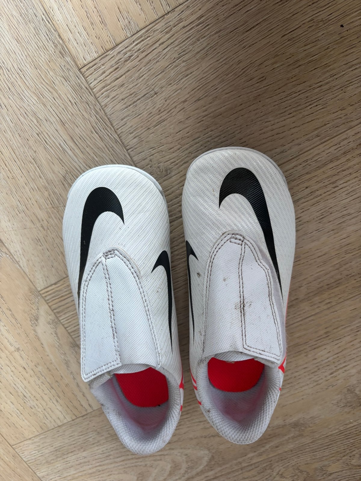 Nike voetbalschoenen maat 28, Ophalen, Zo goed als nieuw, Jongen of Meisje, Sportschoenen