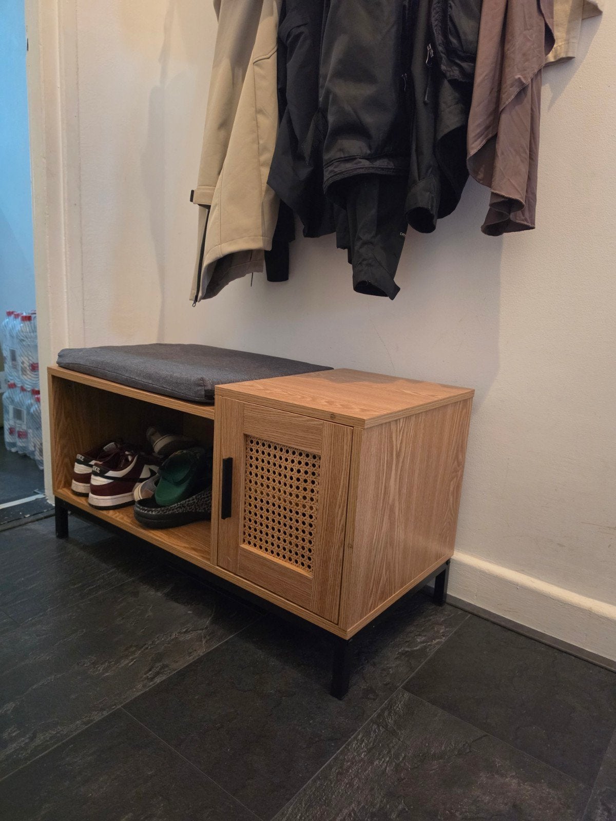 Schoenenkastje met zitkussen en rotan deur, Ophalen of Verzenden, Zo goed als nieuw, Modern, Scandinavisch, Boho