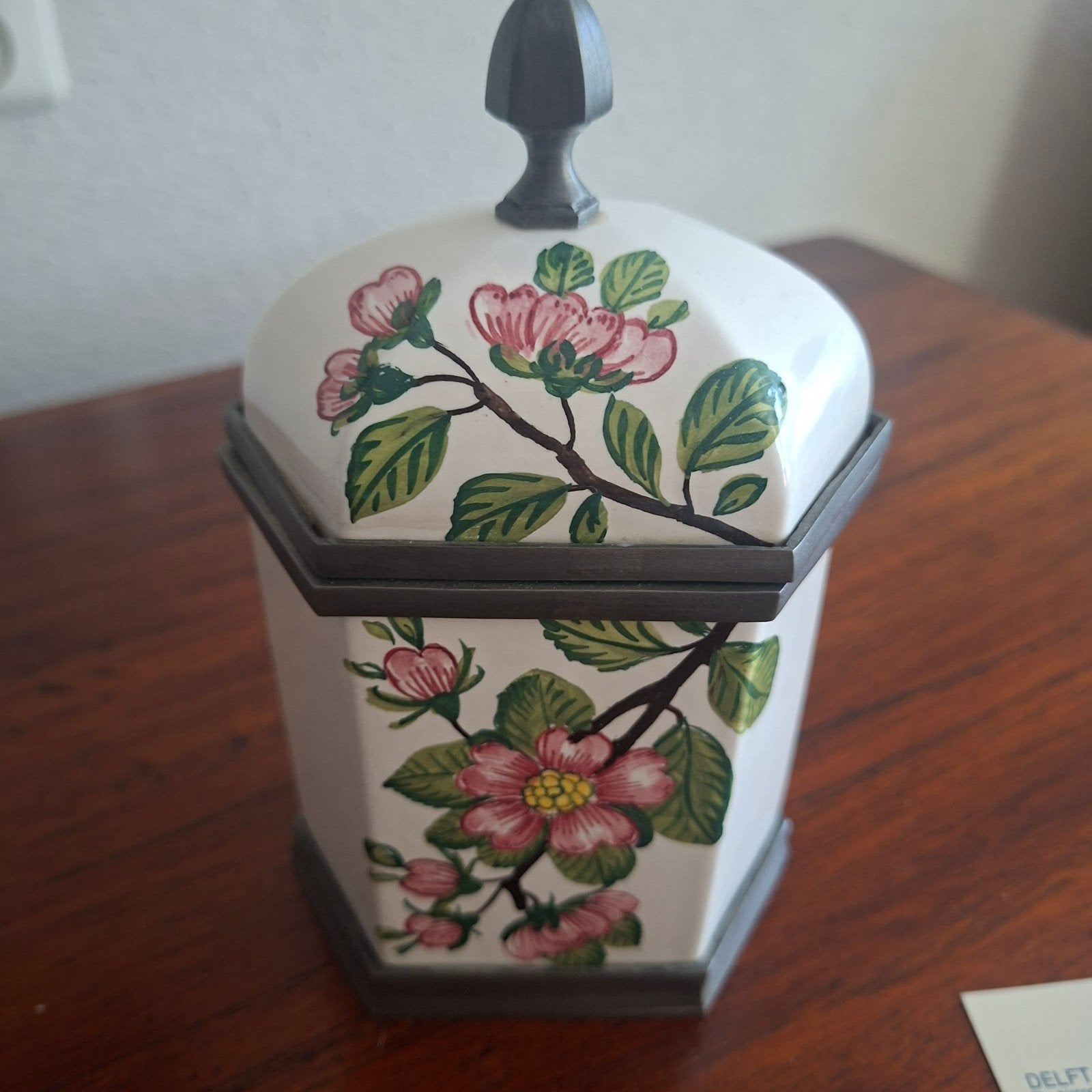 Delfts Polychroom Potje met Bloemenmotief, Ophalen of Verzenden