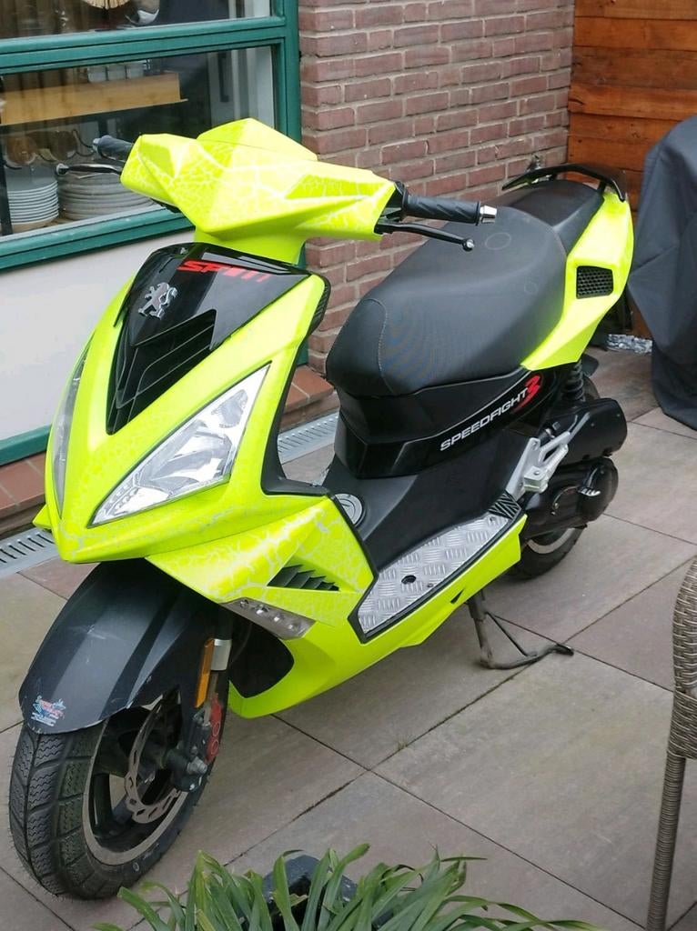 Peugeot Speedfight 3- Neon Geel, Fietsen en Brommers, Scooters | Peugeot, Ophalen, Maximaal 45 km/u, Zo goed als nieuw, Speedfight