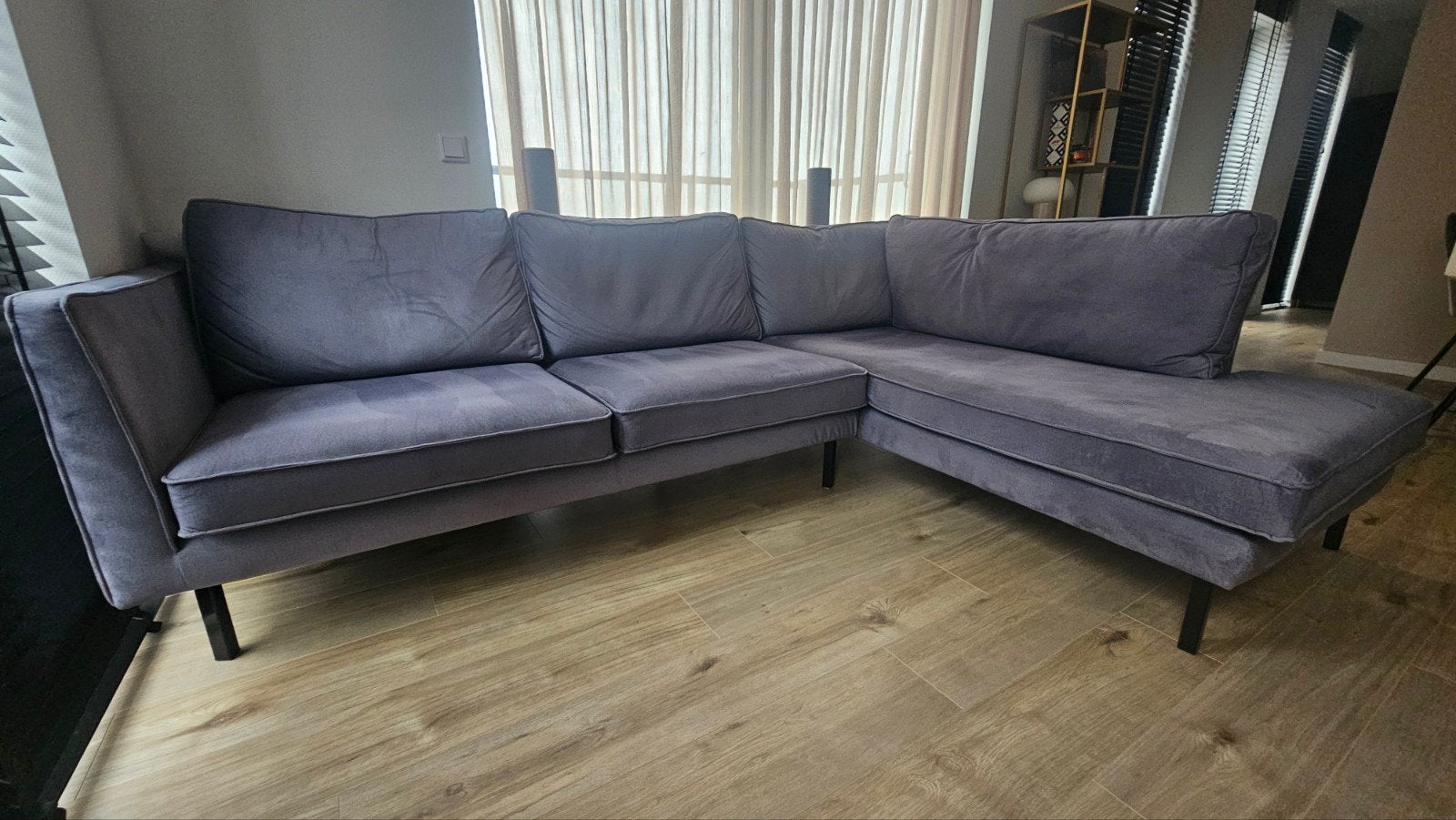 Comfortabele grijze hoekbank met chaiselongue (rechts), Huis en Inrichting, Ophalen, Zo goed als nieuw, Stof, Modern