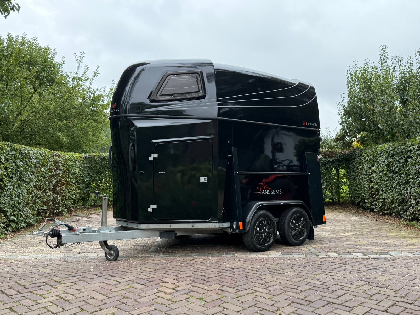 Zeer nette anssems 2 paards met Zadelkamer, Ophalen, Zo goed als nieuw, 2-paards trailer, TT paardentrailers