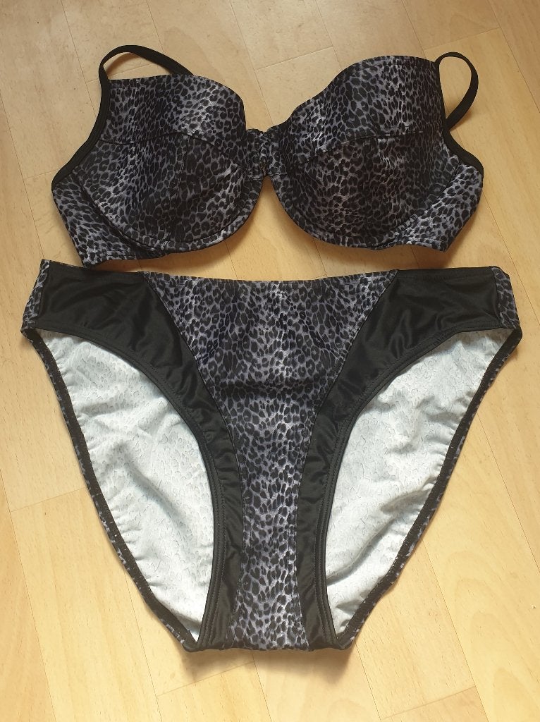 bikini padded+beugel maat 44 panterlook zwart/grijs cup C, Verzenden, Nieuw, Zwart, Bikini
