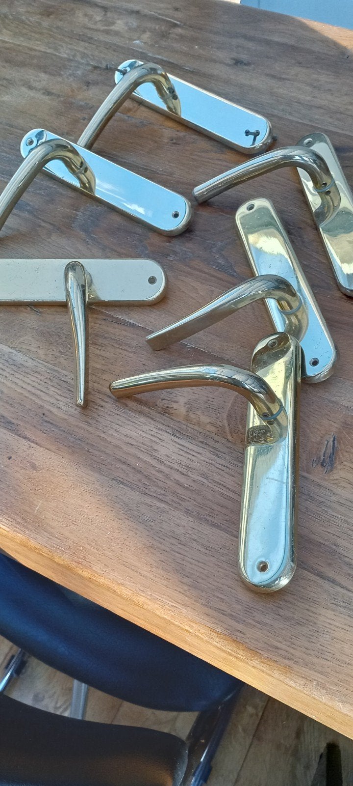 Set van 6 messing deurklinken met schilden, Ophalen