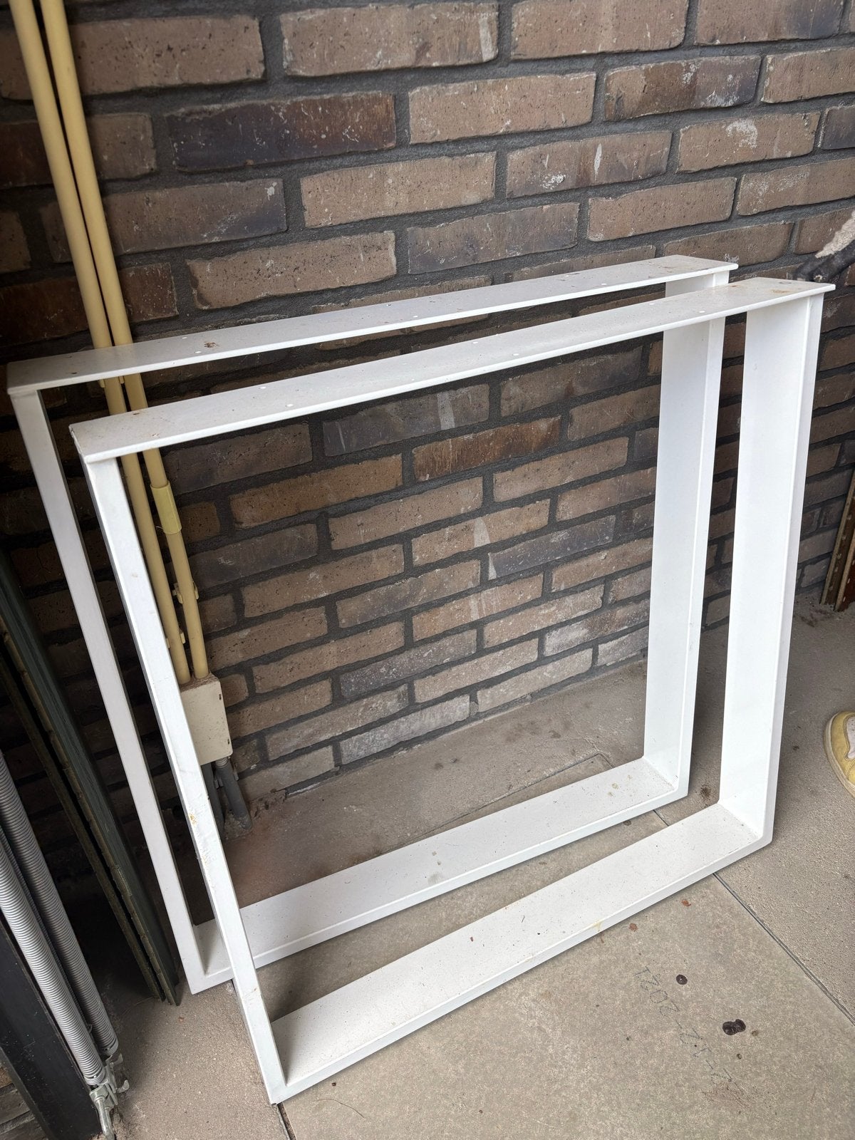 Twee witte metalen tafelpoten - 72x70 cm, Ophalen, Tafelpoot, Gebruikt, 50 tot 100 cm