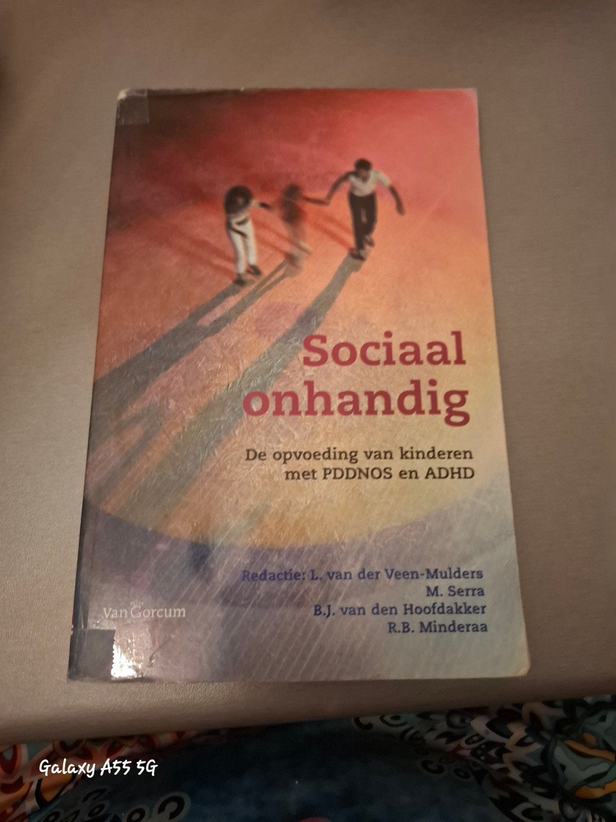 Sociaal onhandig: Opvoeding kinderen met PDDNOS/ADHD, Ophalen of Verzenden, Gelezen, Opvoeding vanaf 10 jaar, L. van der Veen-Mulders