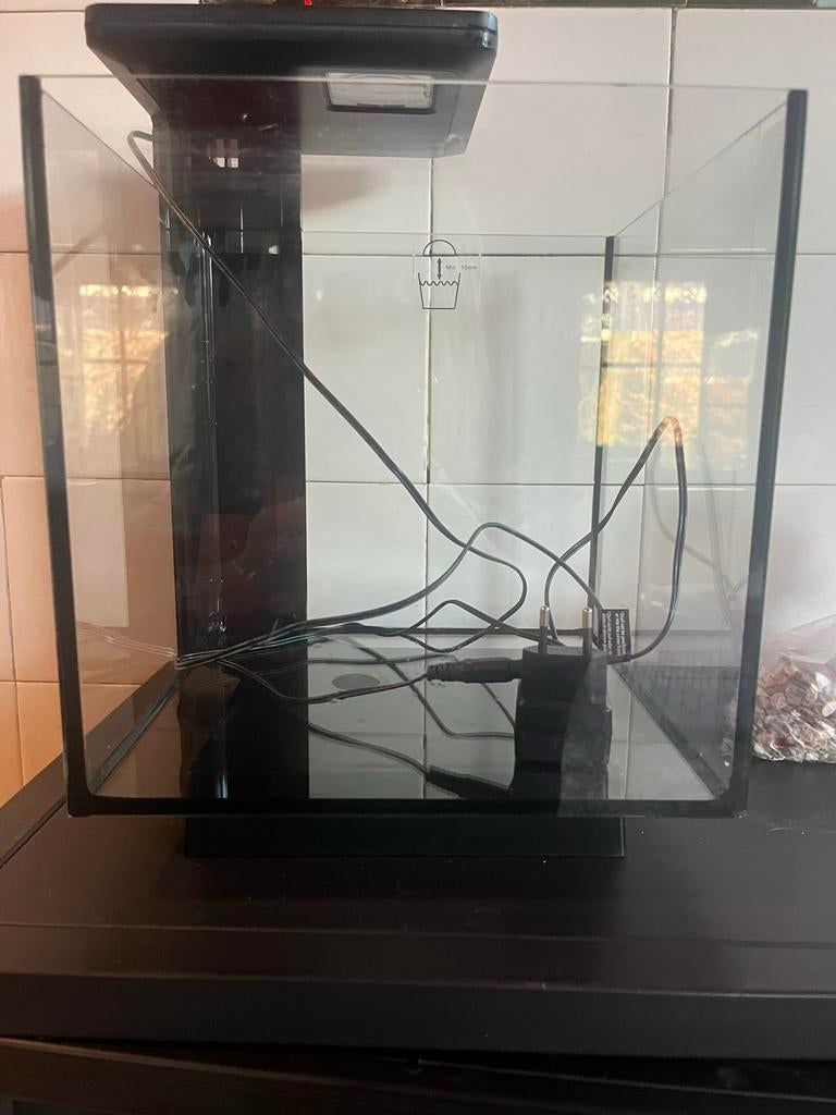 Superfish Qubiq 15 LED Zwart incl allerlei toebehoren, Dieren en Toebehoren, Ophalen of Verzenden, Zo goed als nieuw, Leeg aquarium