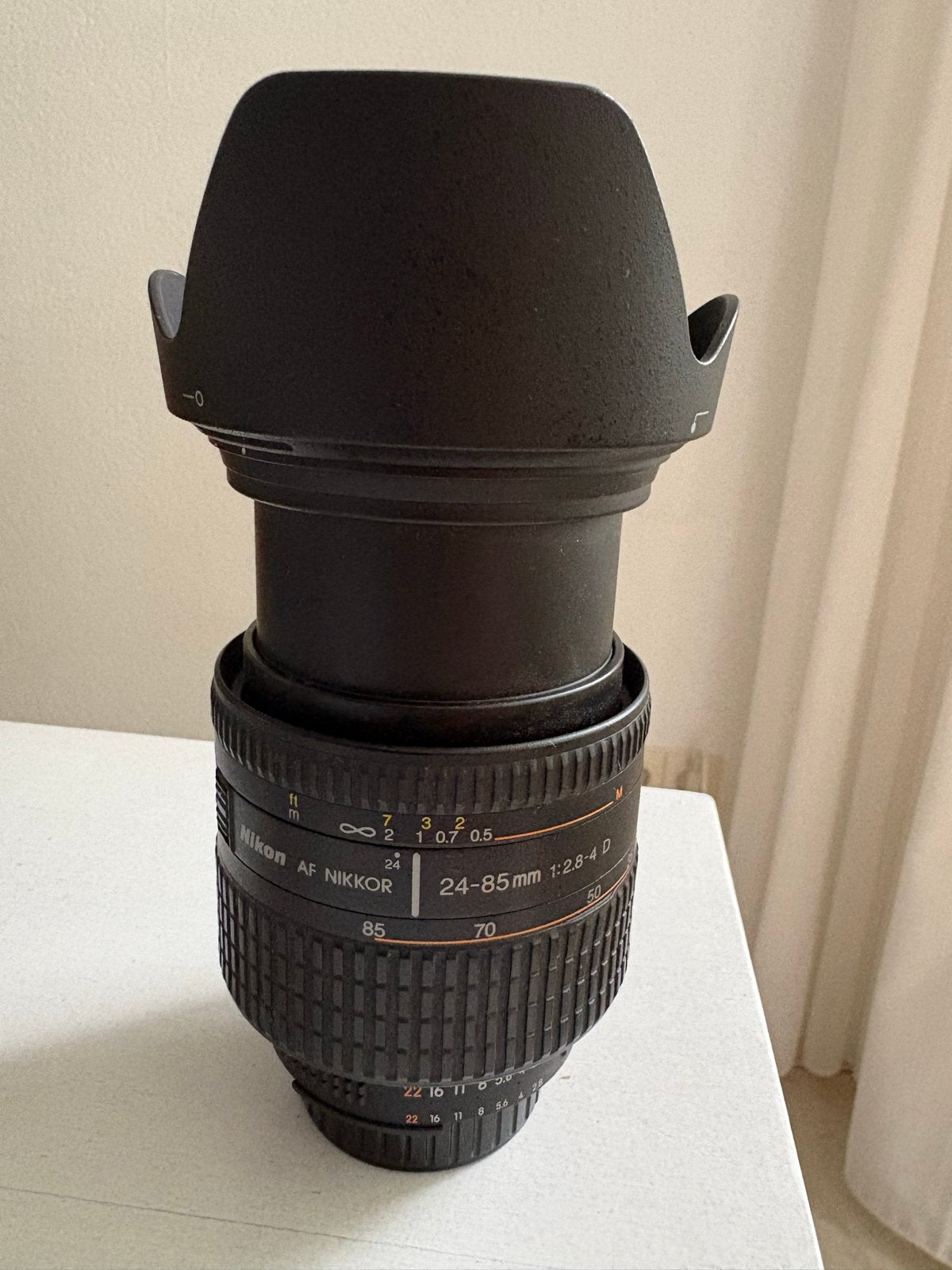 Nikon AF Nikkor 24-85mm 1:2.8-4 D lens met zonnekap, Ophalen, Gebruikt, Autofocus, Nikon