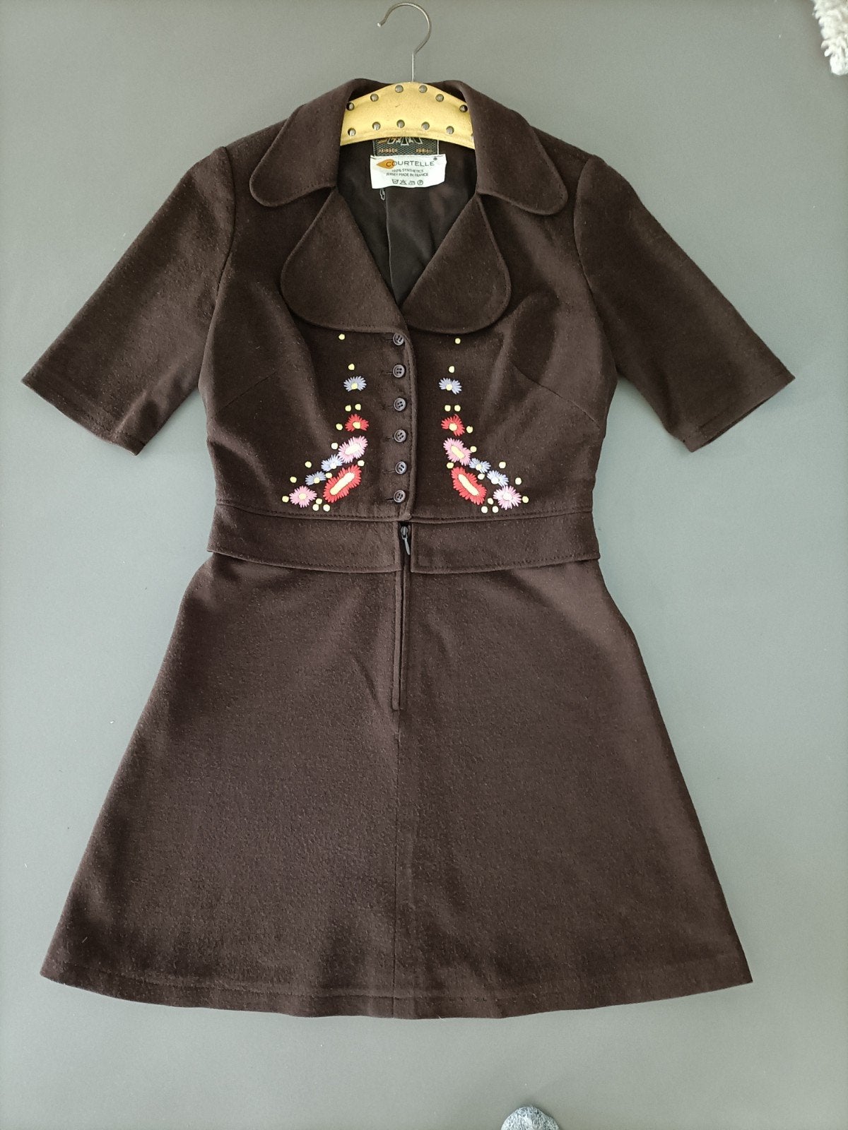 Vintage bruine jurk met bloemenborduursel, Kleding | Dames, Maat 38/40 (M), Bruin, Ophalen of Verzenden, Knielengte
