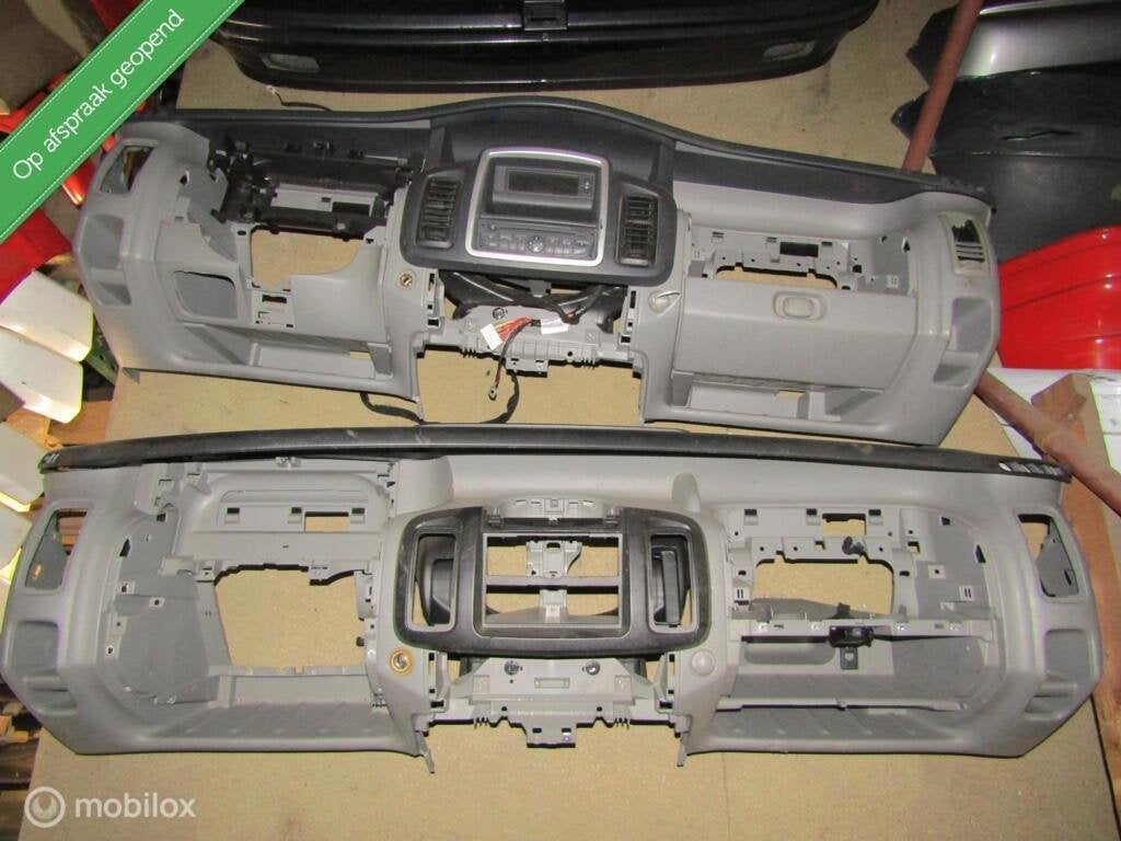 2x Dashboard vivaro trafic primastar, Gebruikt, Opel, Ophalen of Verzenden, Opel