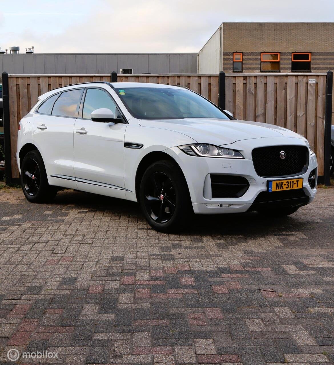 Foto 2 van Jaguar F-Pace 2.0 R-Sport AWD 20d