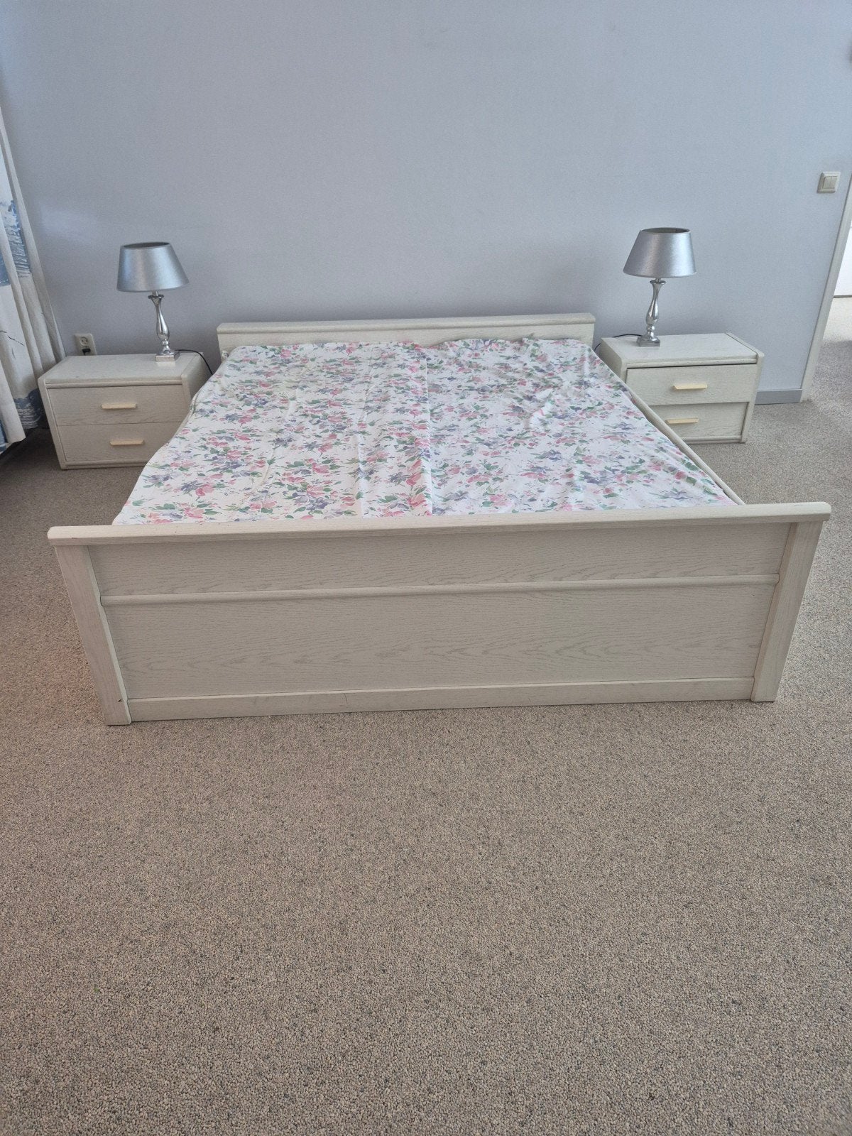 Tweepersoonsbed met nachtkastjes, Ophalen, Gebruikt, Wit, Tweepersoons