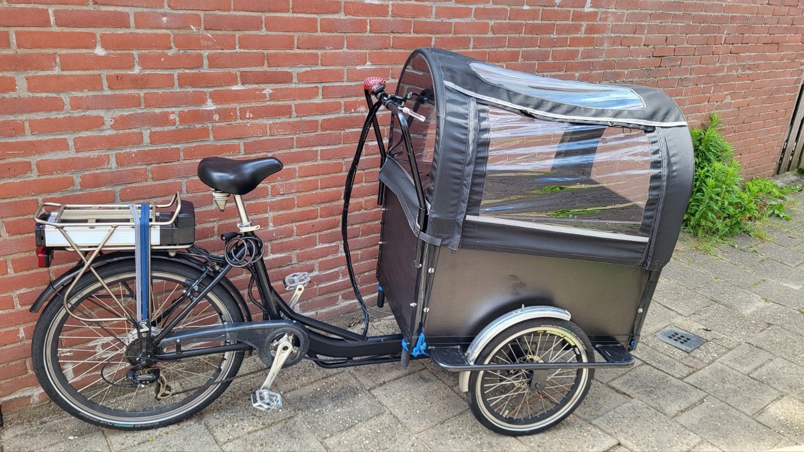 Elektrische bakfiets met huif en 3jaar oude accu, Ophalen, Gebruikt, 4 kinderen of meer, Huif