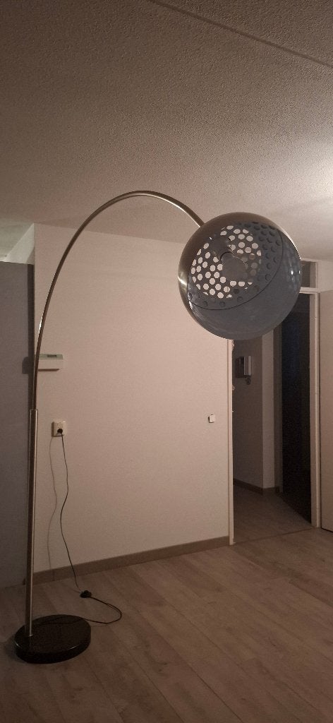 Staande lamp, grote, gebogen, moderne, industrieel look., Huis en Inrichting, Lampen | Vloerlampen, Ophalen, Modern. Industrieel.