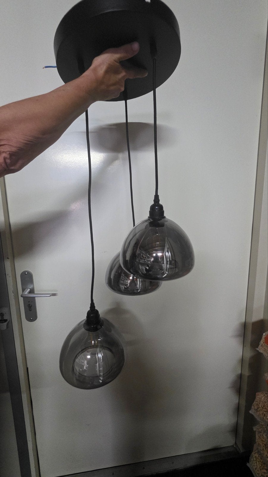 Moderne hanglamp met 3 glazen kappen, Gebruikt, Glas, Modern, E27 (groot)