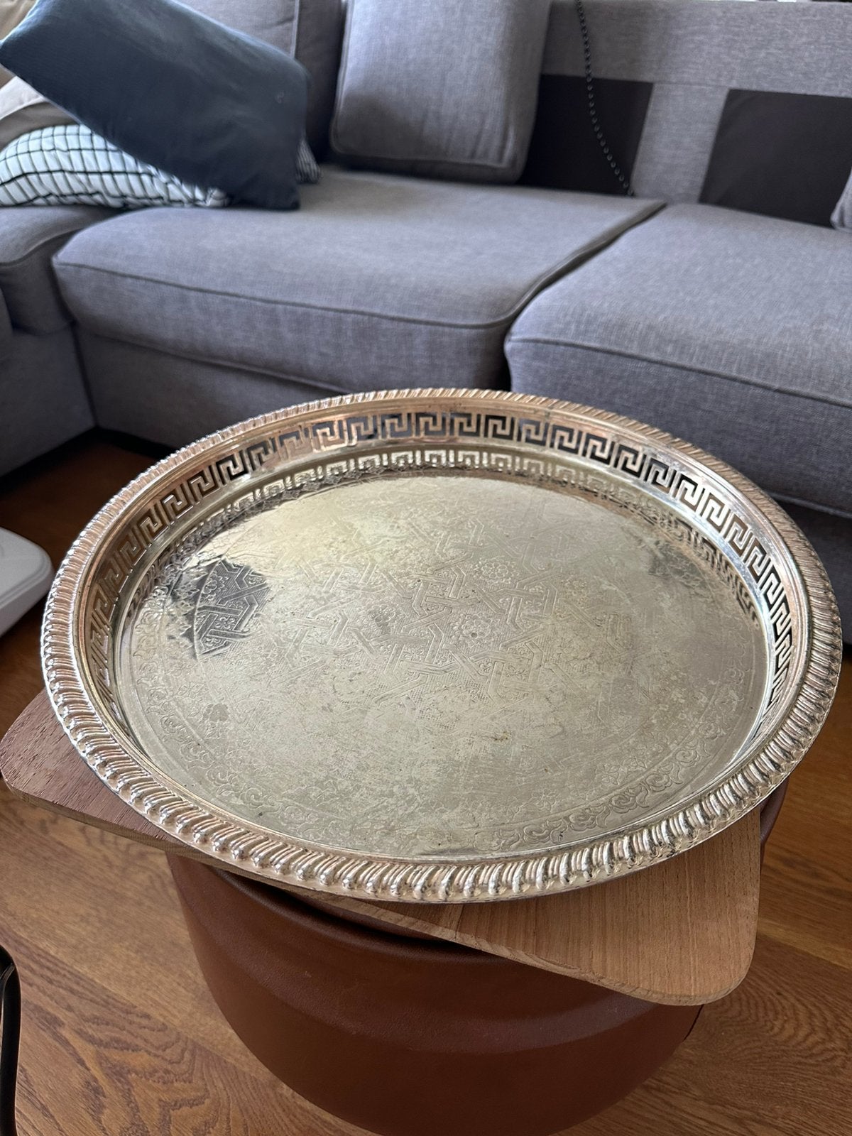 Metal tray, Ophalen, Gebruikt, Decoratieve rand, Rond