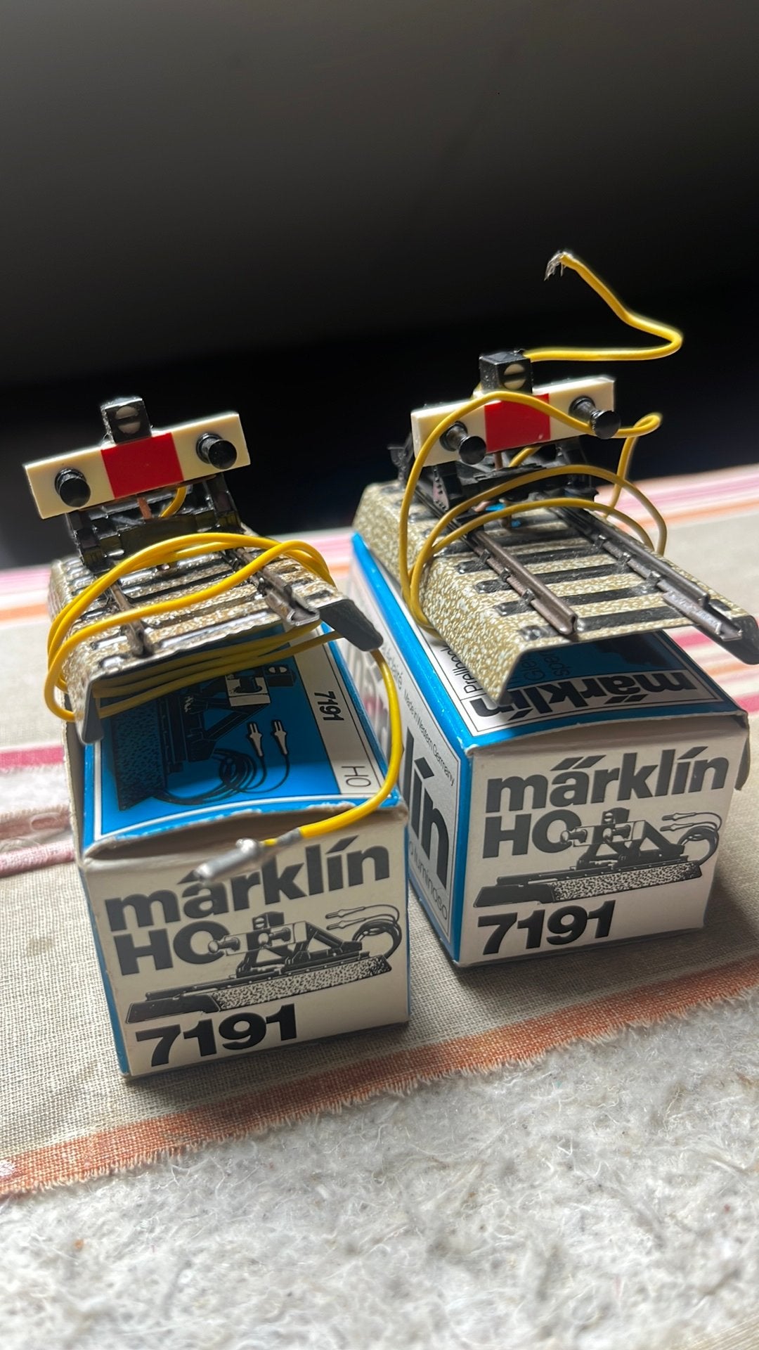 Te koop 2 x stootblok met sluitlicht van marklin 7191, Hobby en Vrije tijd, Wisselstroom, Wagon, Ophalen of Verzenden, Zo goed als nieuw