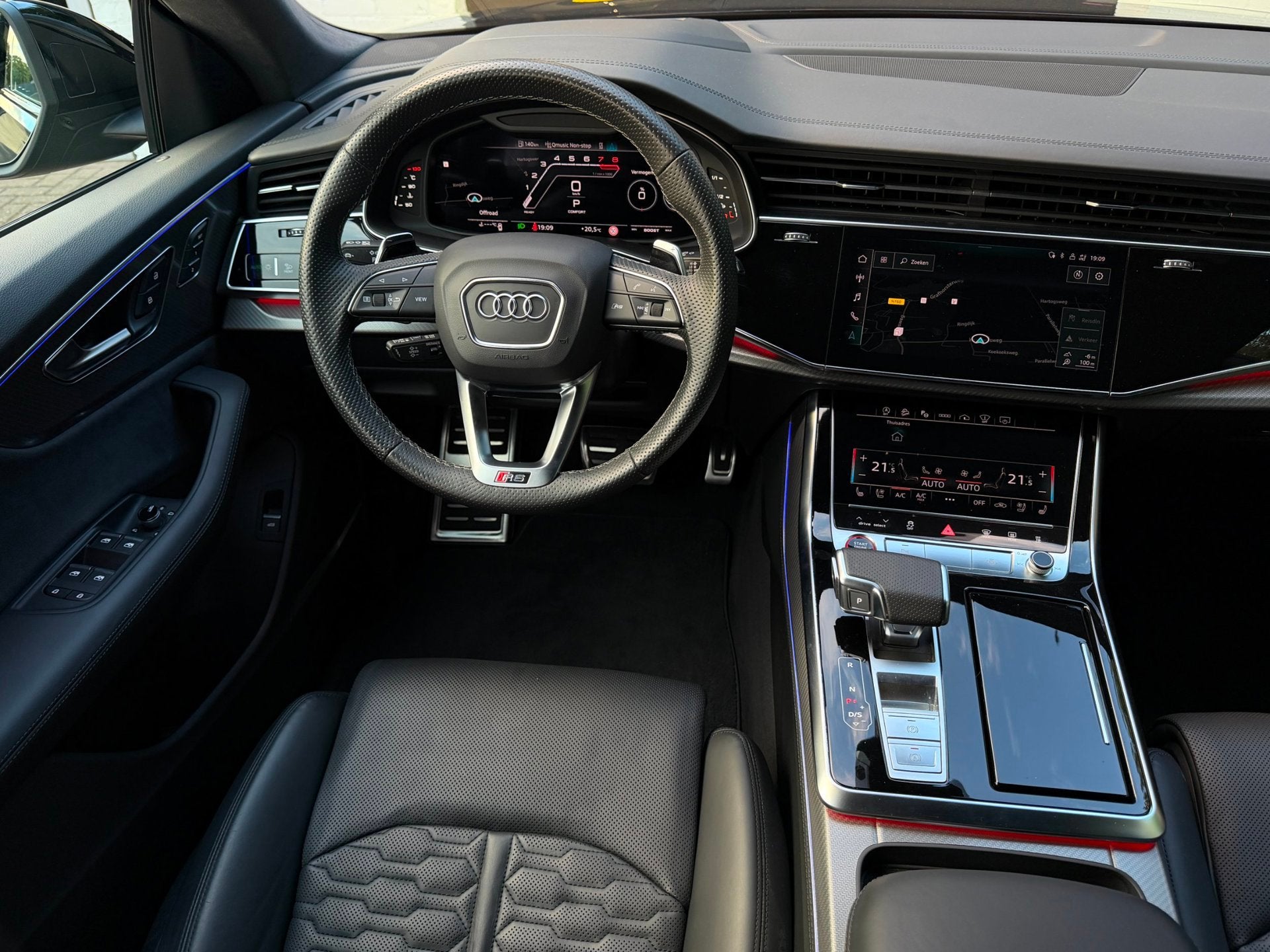 Audi RSQ8 4.0 TFSI Quattro 600PK |Pano |Keramisch |Dynamic+, Auto's, Gebruikt, 600 pk, Zwart, Leder