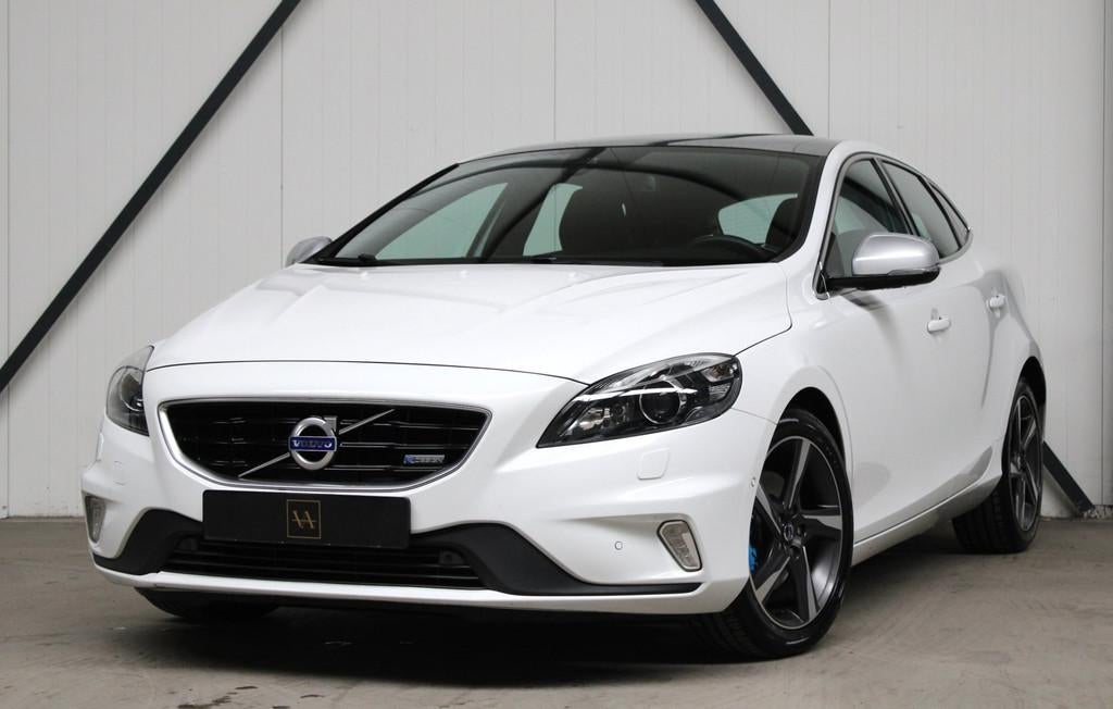 Volvo V40 1.6 T3 R-Design l Panoramadak l Camera l PDC, Auto's, Volvo, Voorwielaandrijving, 1596 cc, Bi-Xenon koplampen, Gebruikt
